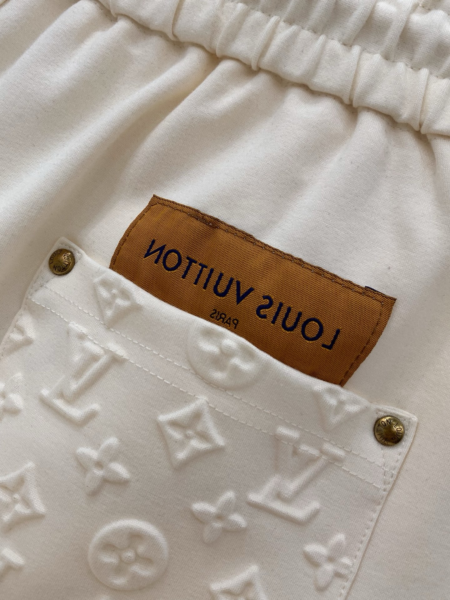 ，LouisVuitton 路易威登，2026夏季最新款，专柜同步有售，原单狠货，时尚休闲短裤，上身很有