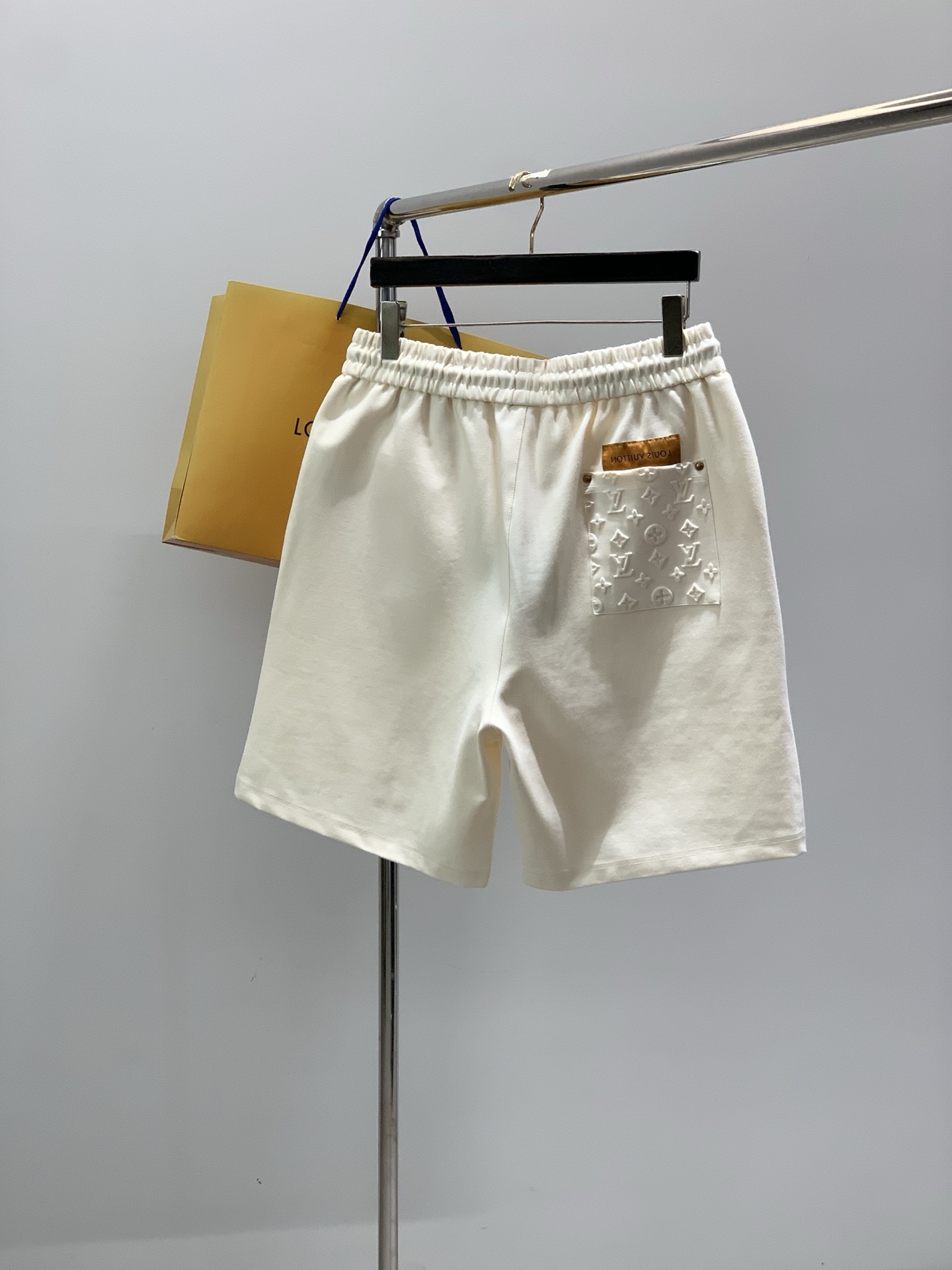 ，LouisVuitton 路易威登，2026夏季最新款，专柜同步有售，原单狠货，时尚休闲短裤，上身很有