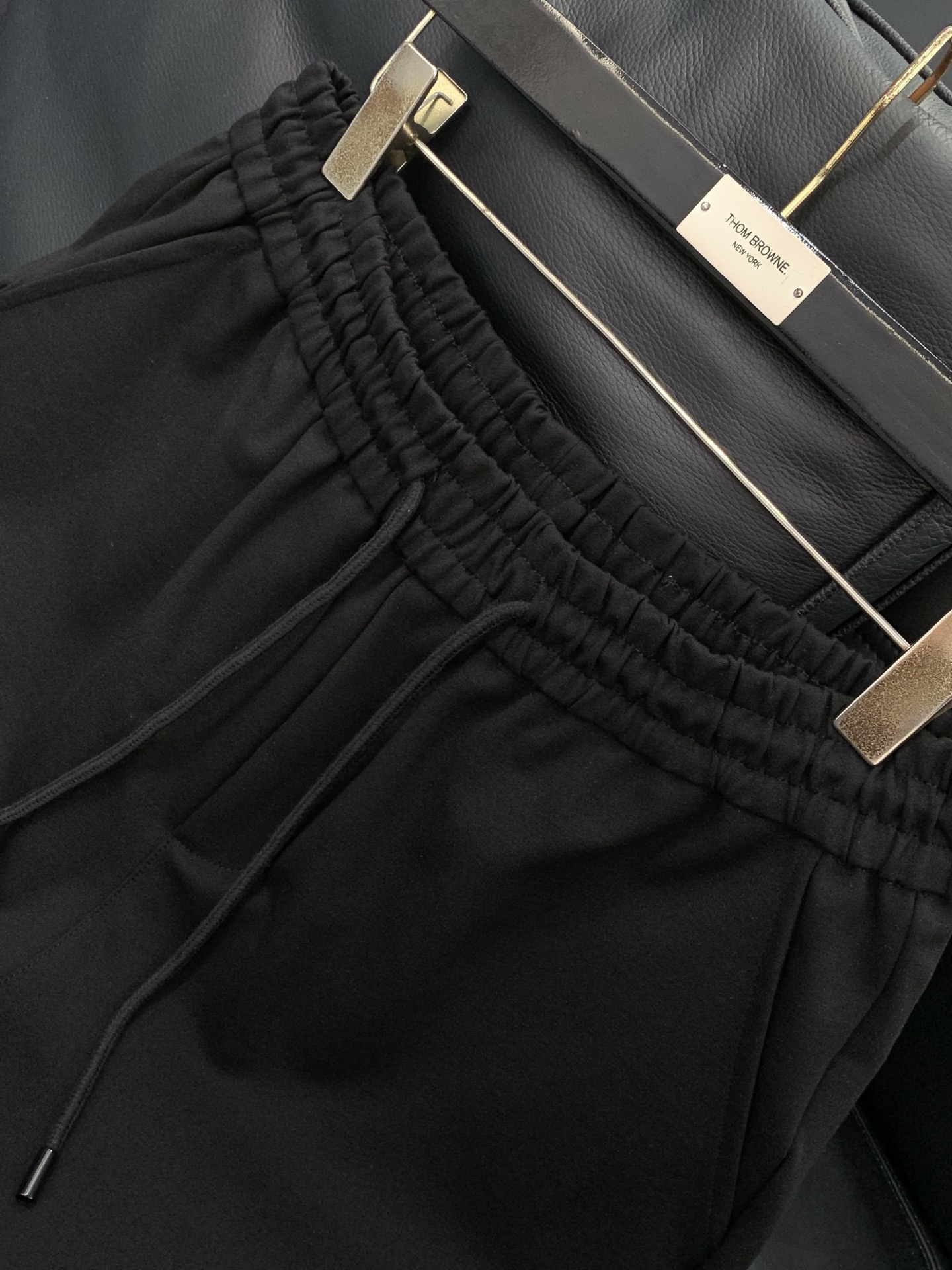 ，Fendi 芬迪，2026夏季最新品，专柜同步有售，原单狠货，时尚休闲短裤，进口原版面料，舒适有弹性，