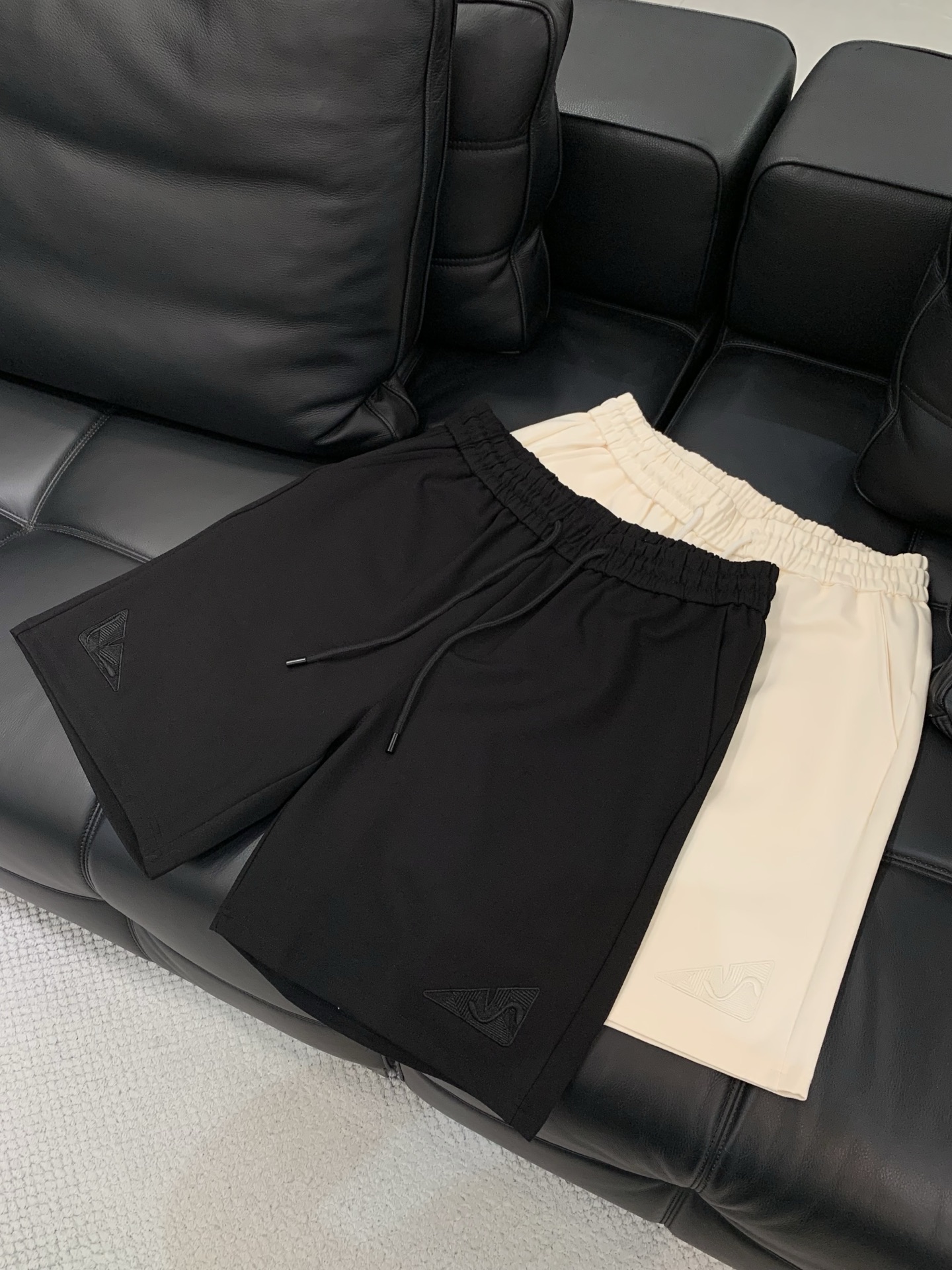 ，LouisVuitton 路易威登，2026夏季最新款，专柜同步有售，原单狠货，时尚休闲短裤，上身很有