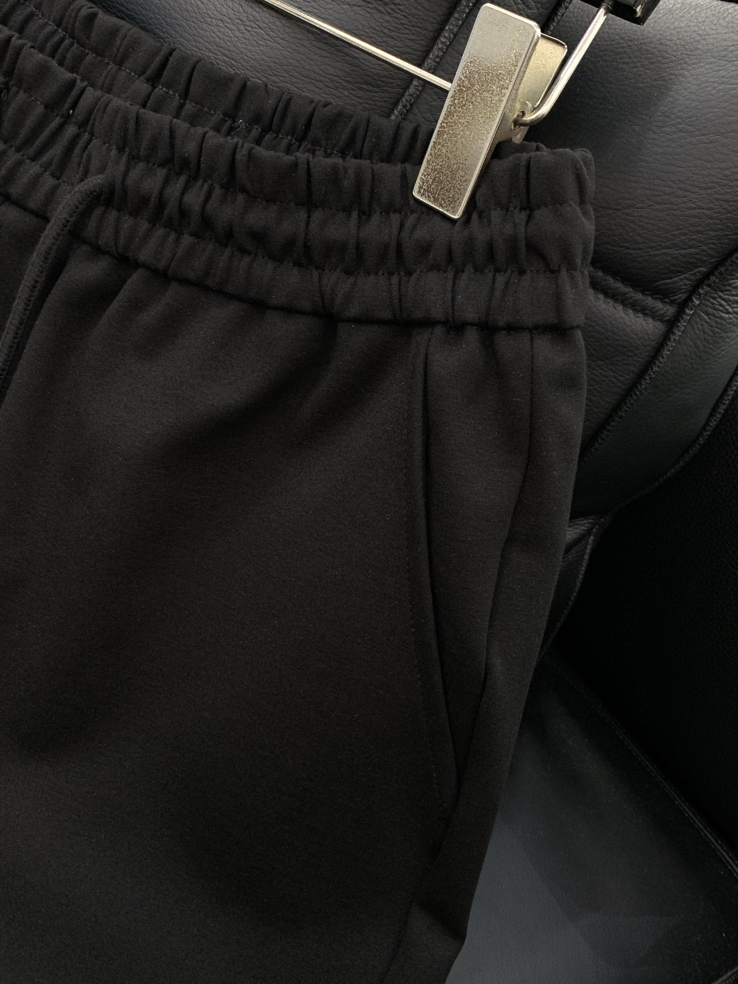 ，Fendi 芬迪，2026夏季最新品，专柜同步有售，原单狠货，时尚休闲短裤，进口原版面料，舒适有弹性，