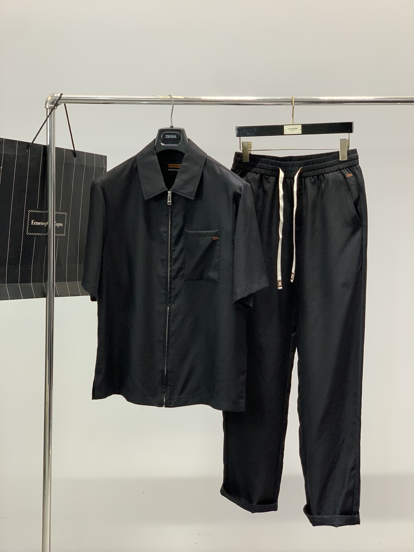 一套，杰尼亚 Zegna，2026夏季最新品，专柜同步有售，原单狠货，时尚休闲套装，采用进口原版棉麻面料