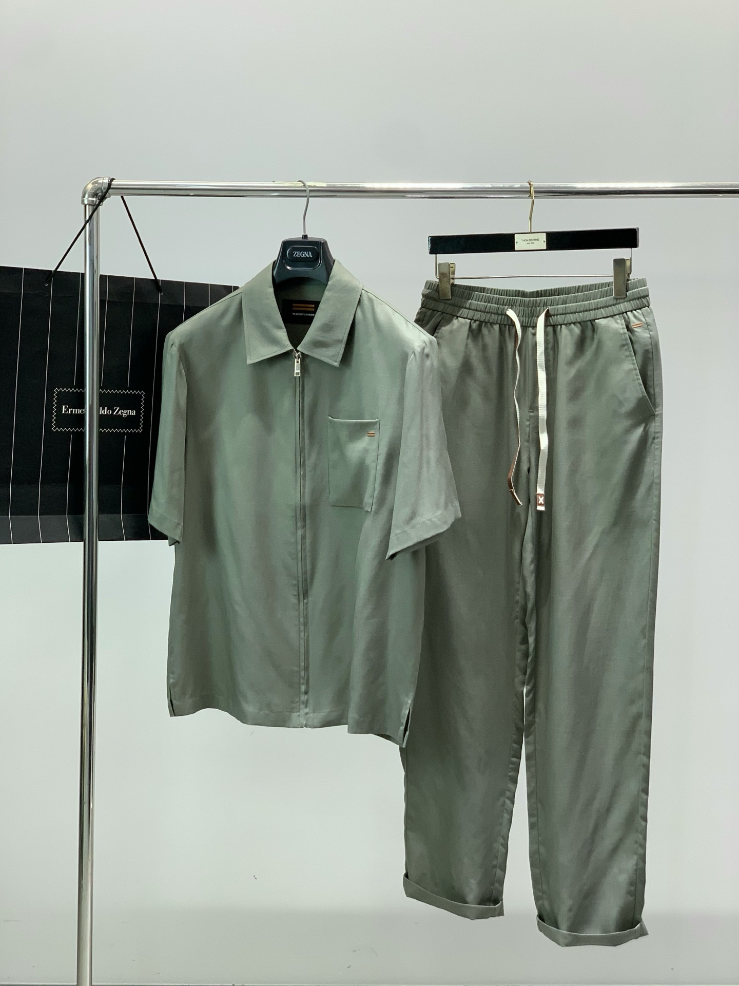 一套，杰尼亚 Zegna，2026夏季最新品，专柜同步有售，原单狠货，时尚休闲套装，采用进口原版棉麻面料