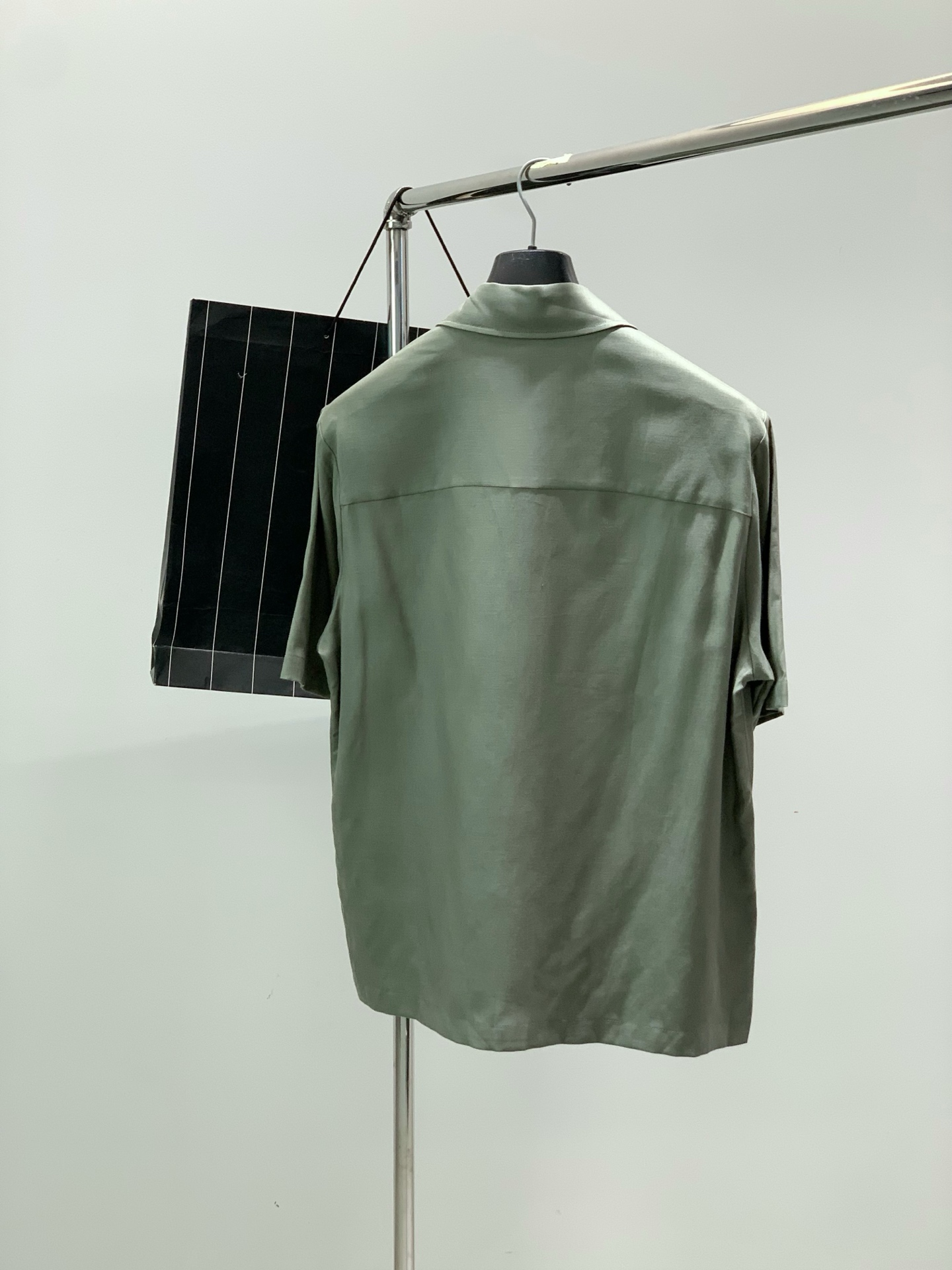 一套，杰尼亚 Zegna，2026夏季最新品，专柜同步有售，原单狠货，时尚休闲套装，采用进口原版棉麻面料