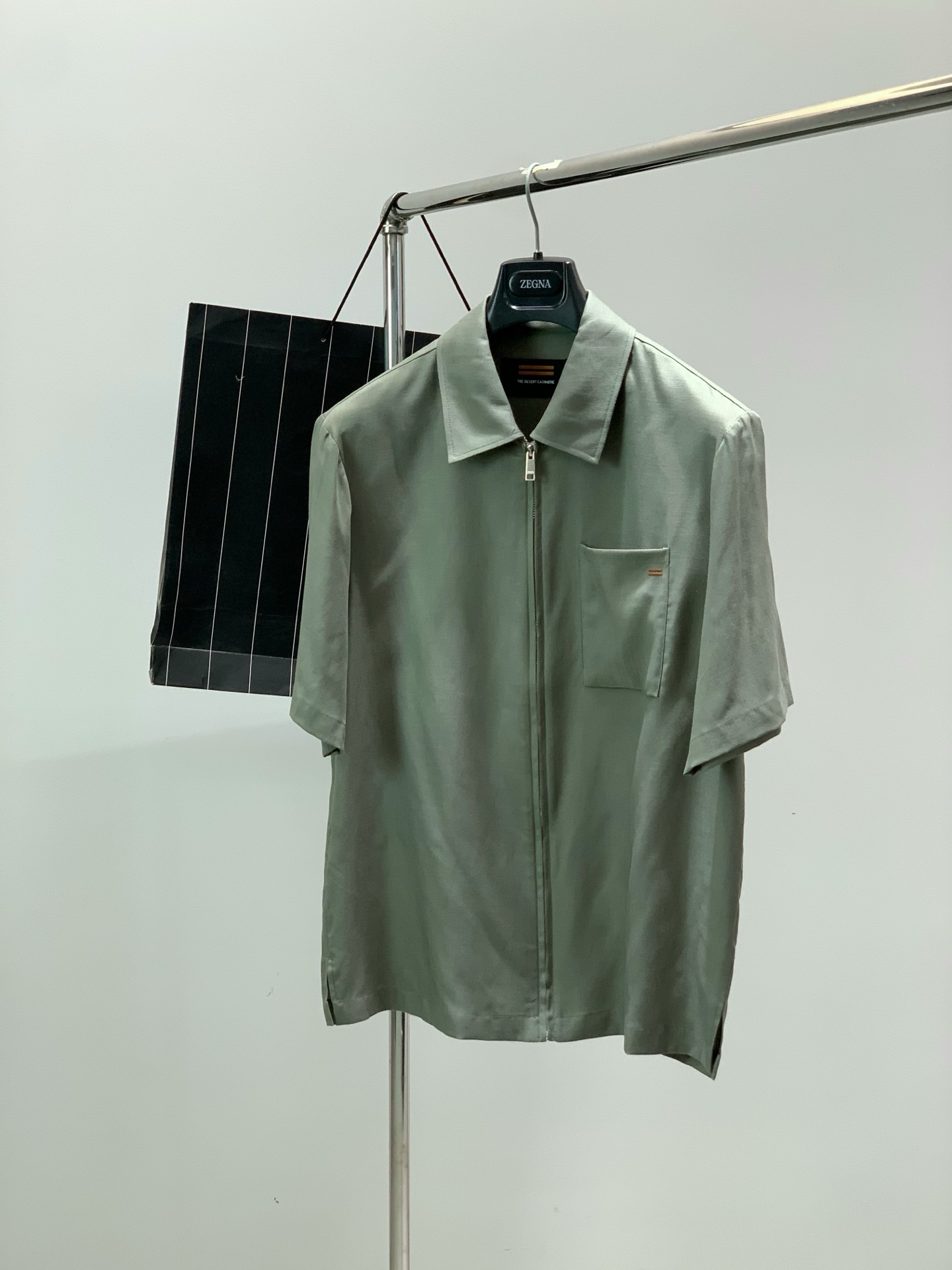一套，杰尼亚 Zegna，2026夏季最新品，专柜同步有售，原单狠货，时尚休闲套装，采用进口原版棉麻面料