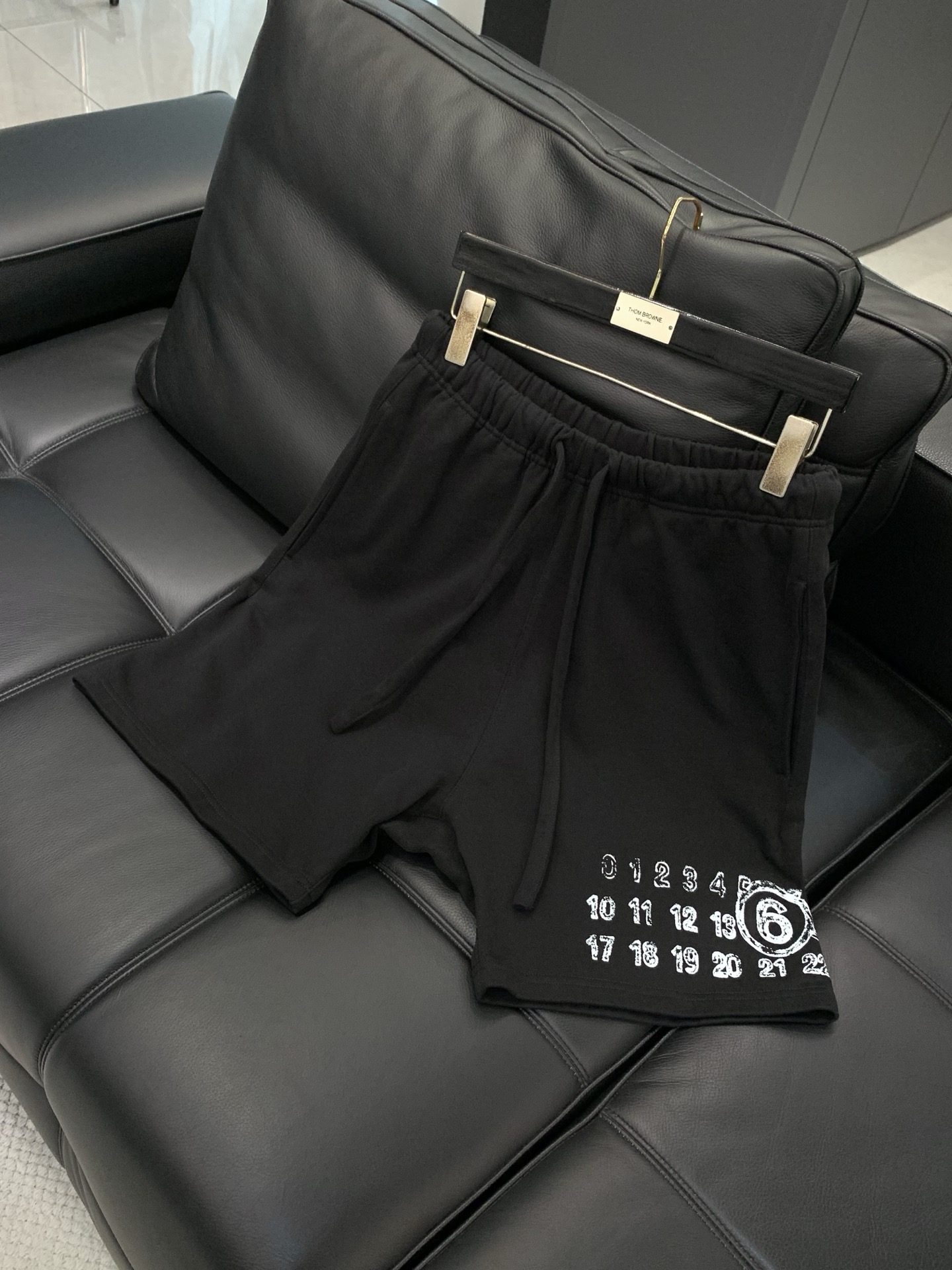 Maison Margiela马吉拉，2026夏季最新品，时尚休闲短裤，专柜同步有售，原单狠货，采用进口