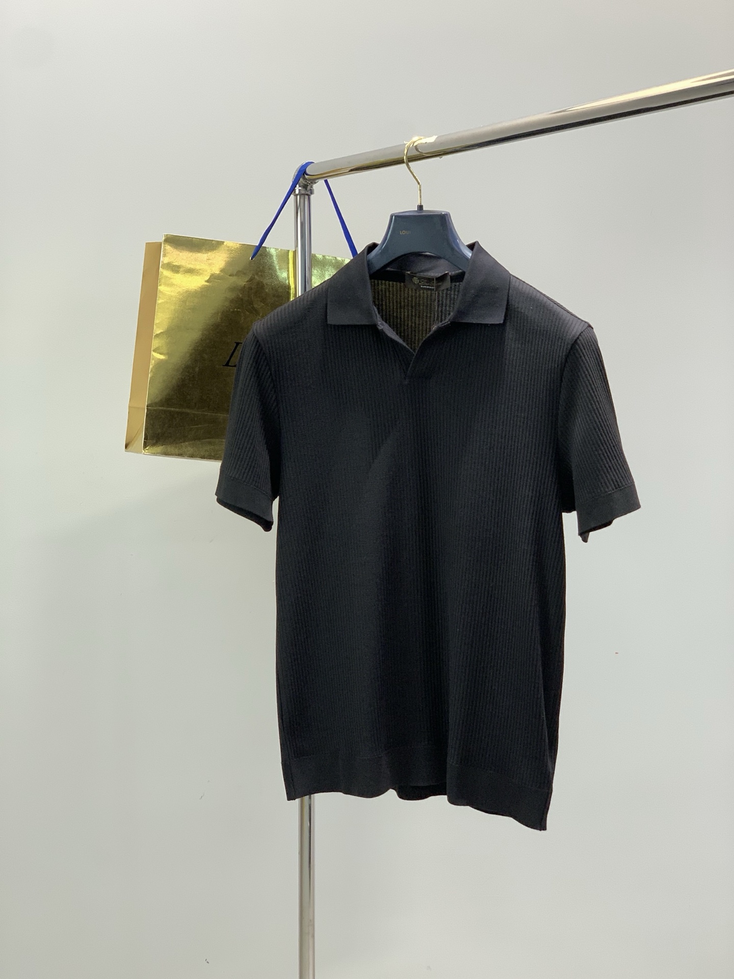 NO:914359,,LP seagull collar apricot sweater size 48-56 48 length 66 shoulder width 44 chest 102 sleeve length 21 50 length 68 shoulder width 45 chest 106 sleeve length 22 52 length 70 shoulder width 47 chest 110 sleeve length 22 54 length 72 shoulder width 48 chest 114 sleeve length 23  56 Length 73, Shoulder Width 49, Bust 118, Sleeve Length 23,, loro piana,19860909,LP海鸥领杏色针织衫 尺码48-56 48衣长66 肩宽44 胸围102 袖长21 50衣长68 肩宽45 胸围106 袖长22 52衣长70 肩宽47 胸围110 袖长22 54衣长72 肩宽48 胸围114 袖长23 56衣长73 肩宽49 胸围118 袖长23,,loro piana,,Men's clothing