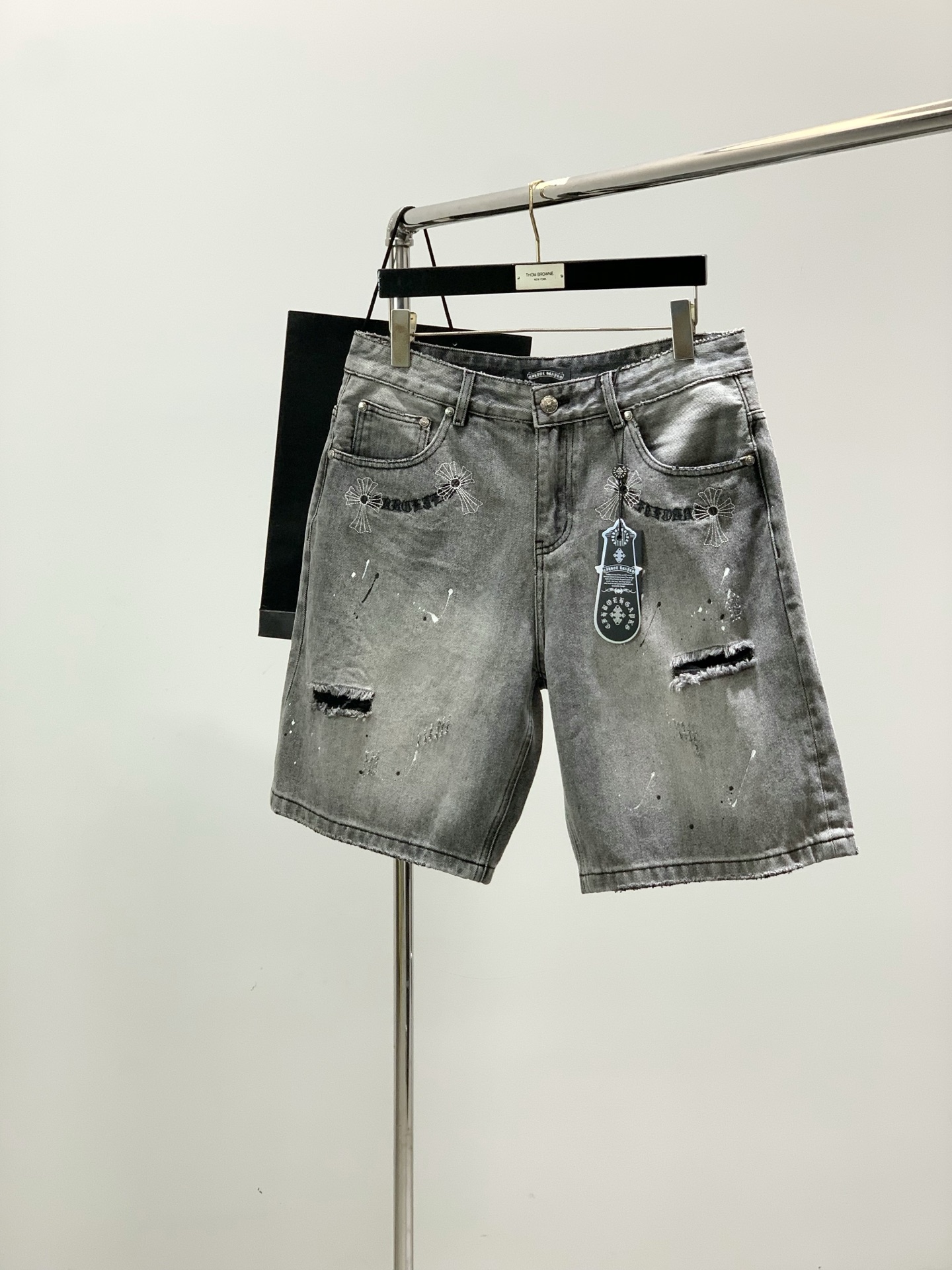NO:914373,,Chrome Hearts denim shorts denim shorts ,unisex style material denim size M-2XL,,chrome hearts,chrome hearts,shorts,19860909,Chrome Hearts 克罗心牛仔短裤 牛仔短裤 ,男女同款式 材质 牛仔布 尺码M-2XL,,chrome hearts,chrome hearts,shorts,,Men's clothing