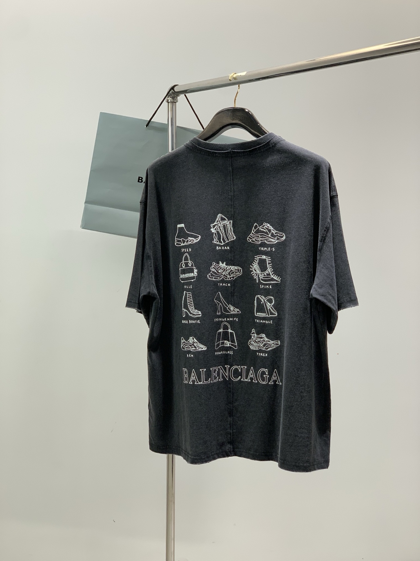 Balenciaga 巴黎世家，2026夏季最新款，专柜同步有售，原单狠货，爆款时尚休闲圆领短袖T恤，进