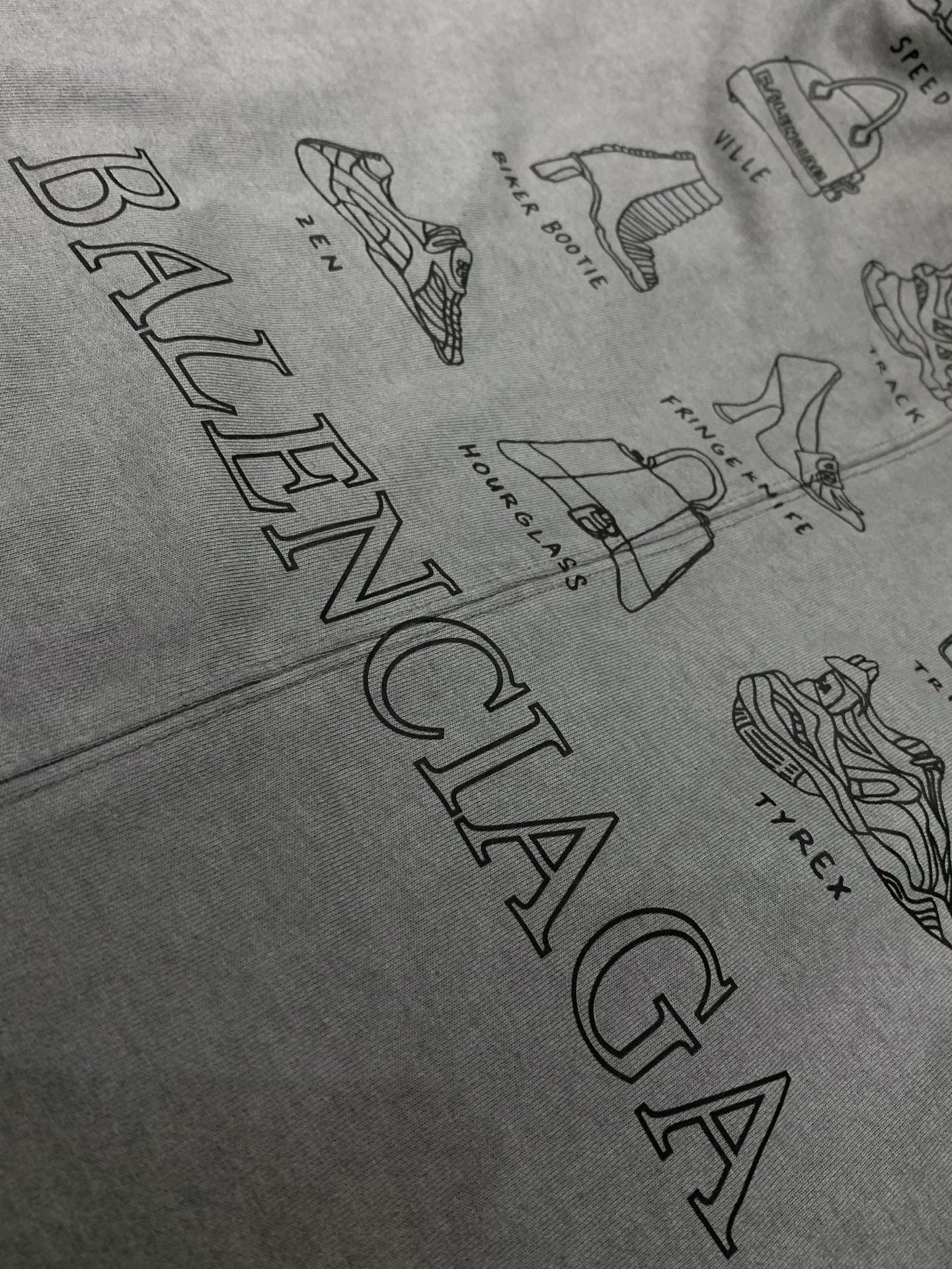 Balenciaga 巴黎世家，2026夏季最新款，专柜同步有售，原单狠货，爆款时尚休闲圆领短袖T恤，进