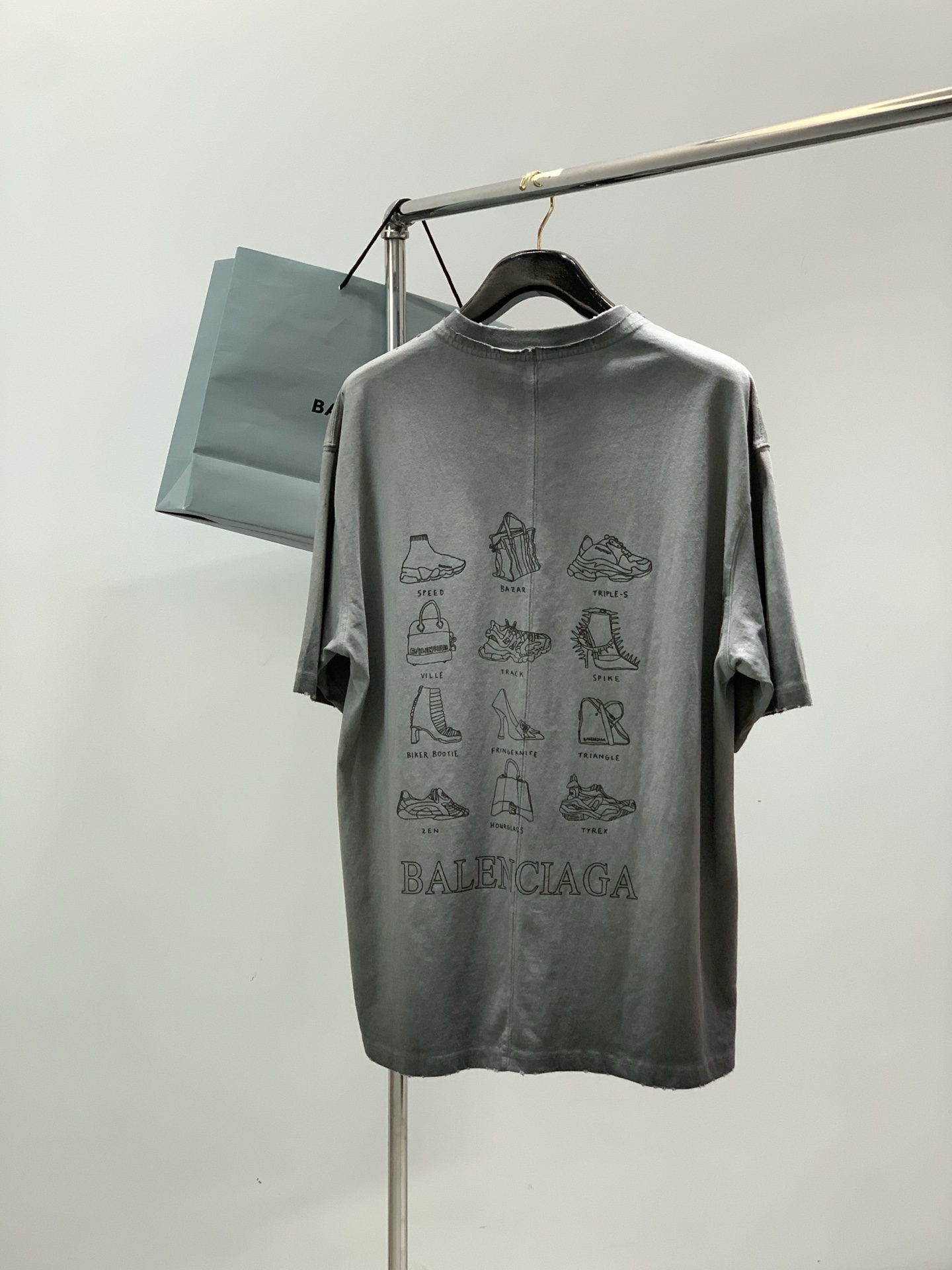 Balenciaga 巴黎世家，2026夏季最新款，专柜同步有售，原单狠货，爆款时尚休闲圆领短袖T恤，进