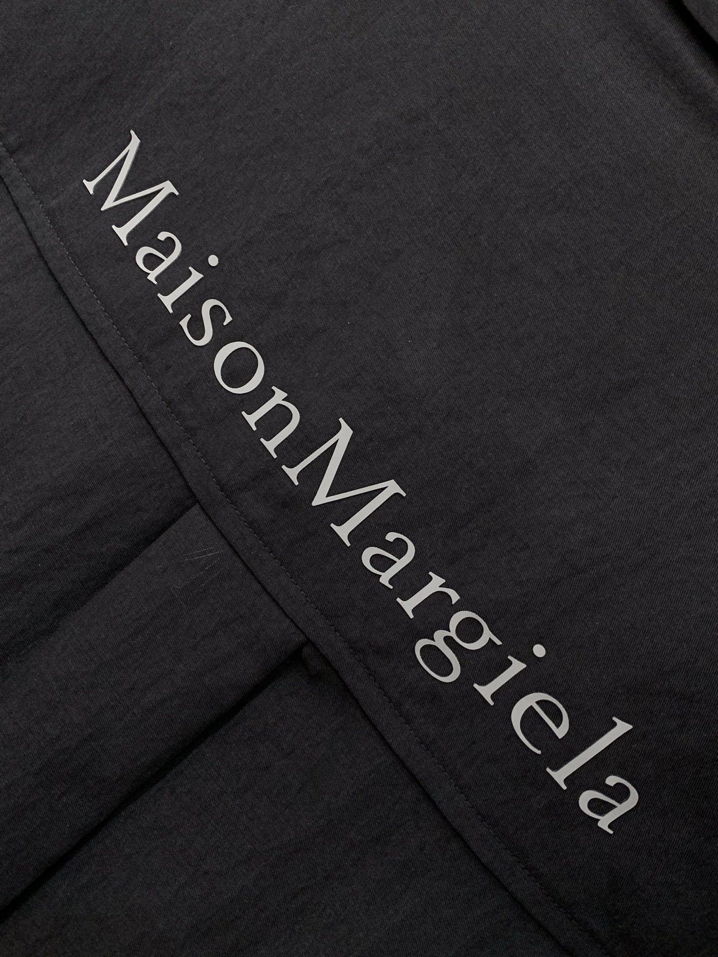Maison Margiela马吉拉，2026夏季最新品，专柜同步有售，原单狠货，时尚休闲短袖衬衫，上身