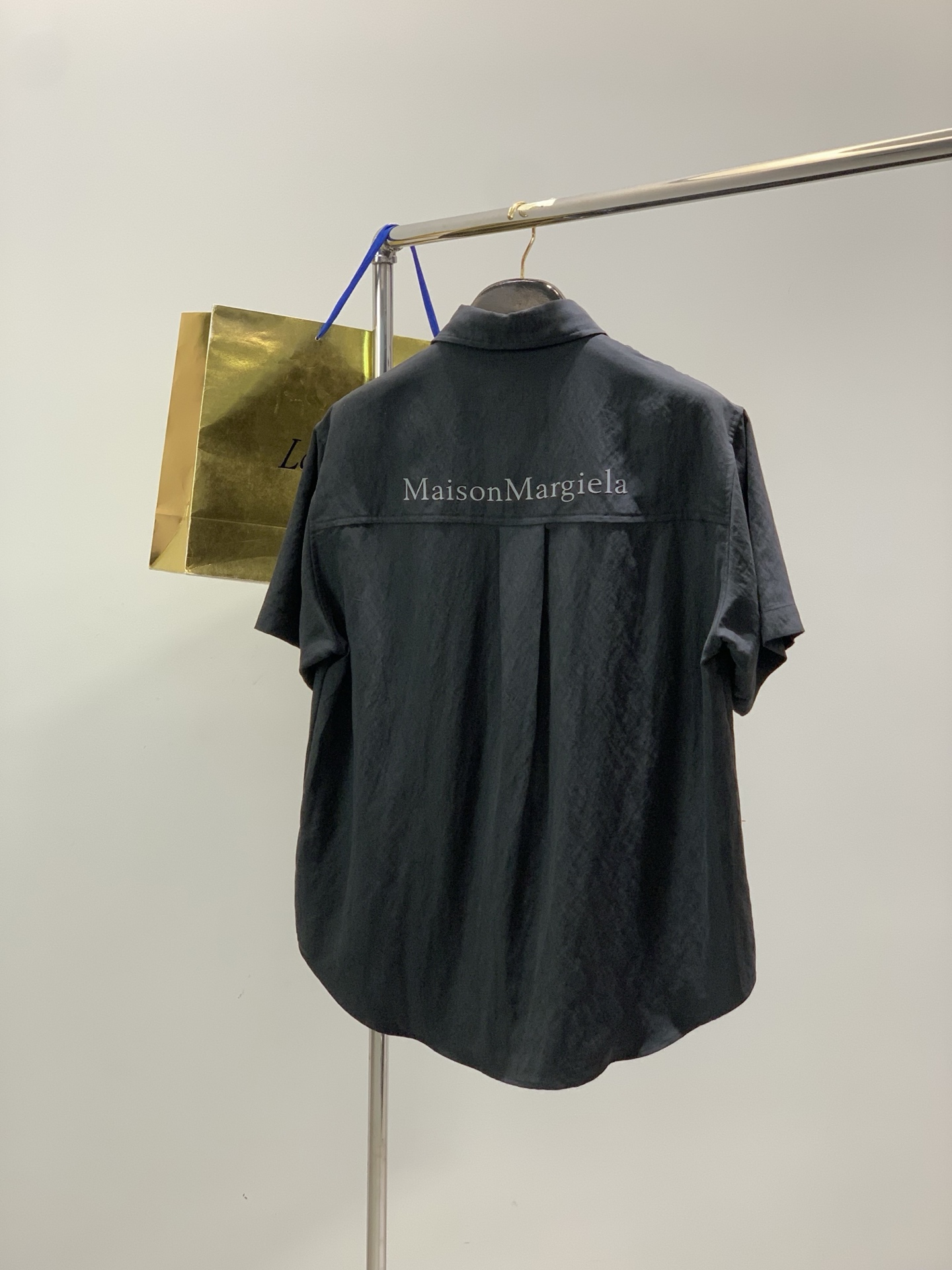 Maison Margiela马吉拉，2026夏季最新品，专柜同步有售，原单狠货，时尚休闲短袖衬衫，上身