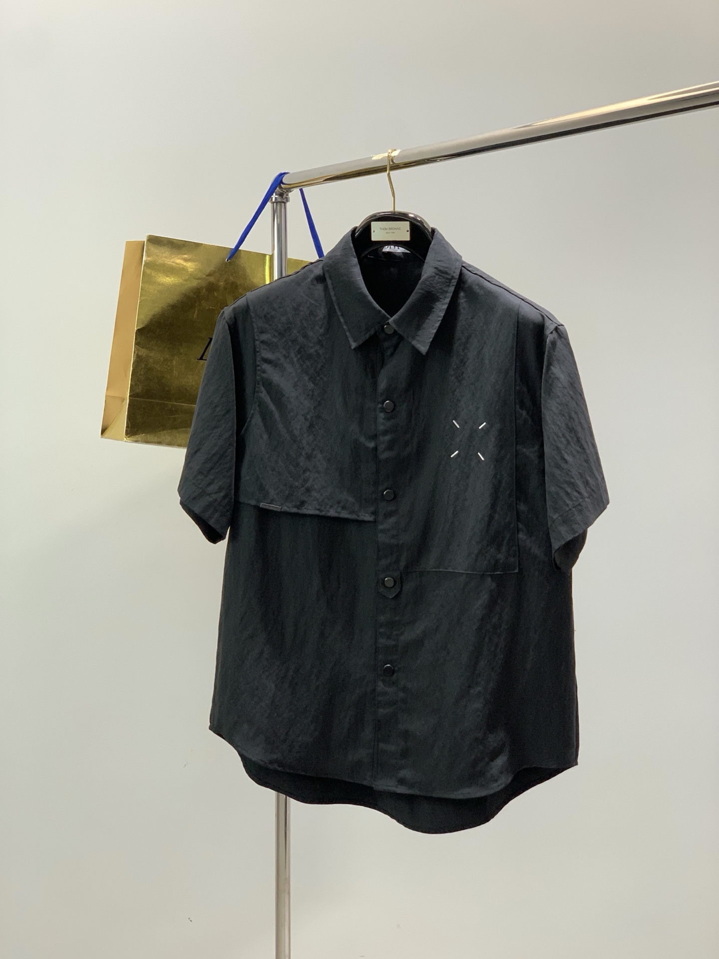 Maison Margiela马吉拉，2026夏季最新品，专柜同步有售，原单狠货，时尚休闲短袖衬衫，上身