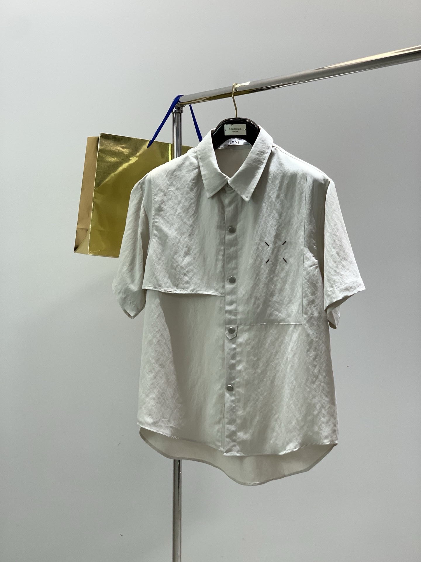 Maison Margiela马吉拉，2026夏季最新品，专柜同步有售，原单狠货，时尚休闲短袖衬衫，上身
