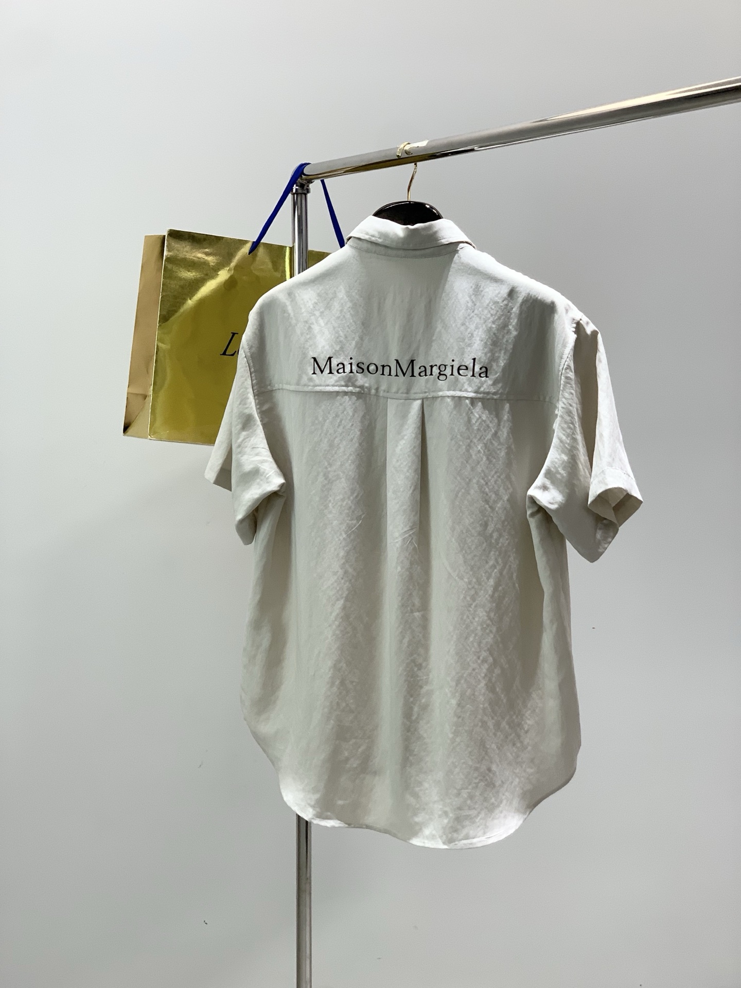 Maison Margiela马吉拉，2026夏季最新品，专柜同步有售，原单狠货，时尚休闲短袖衬衫，上身