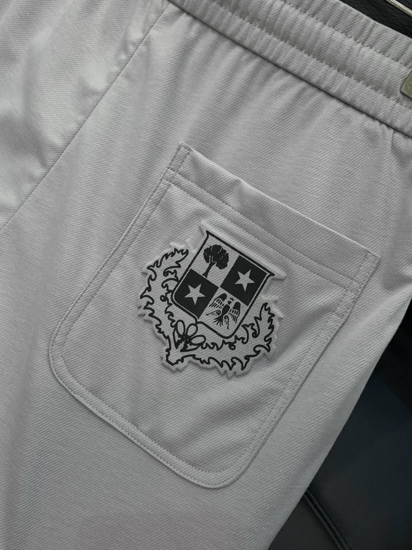 Loro piana(Loro Piana )，2026春秋最新品，专柜同步有售，原单狠货，时尚休闲裤，