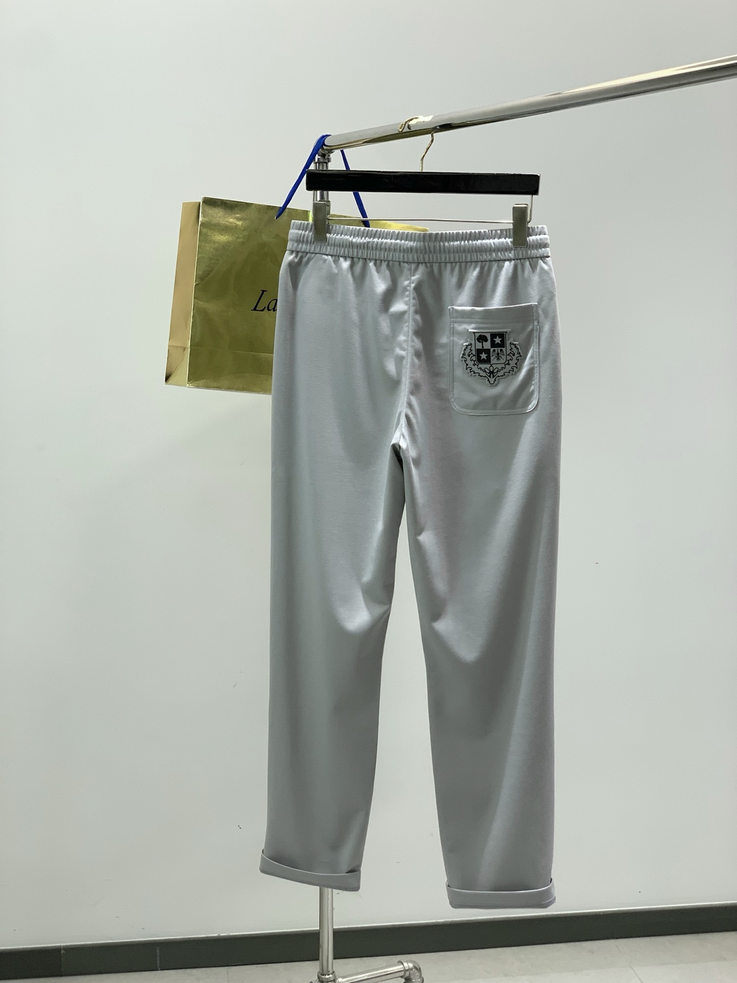 Loro piana(Loro Piana )，2026春秋最新品，专柜同步有售，原单狠货，时尚休闲裤，