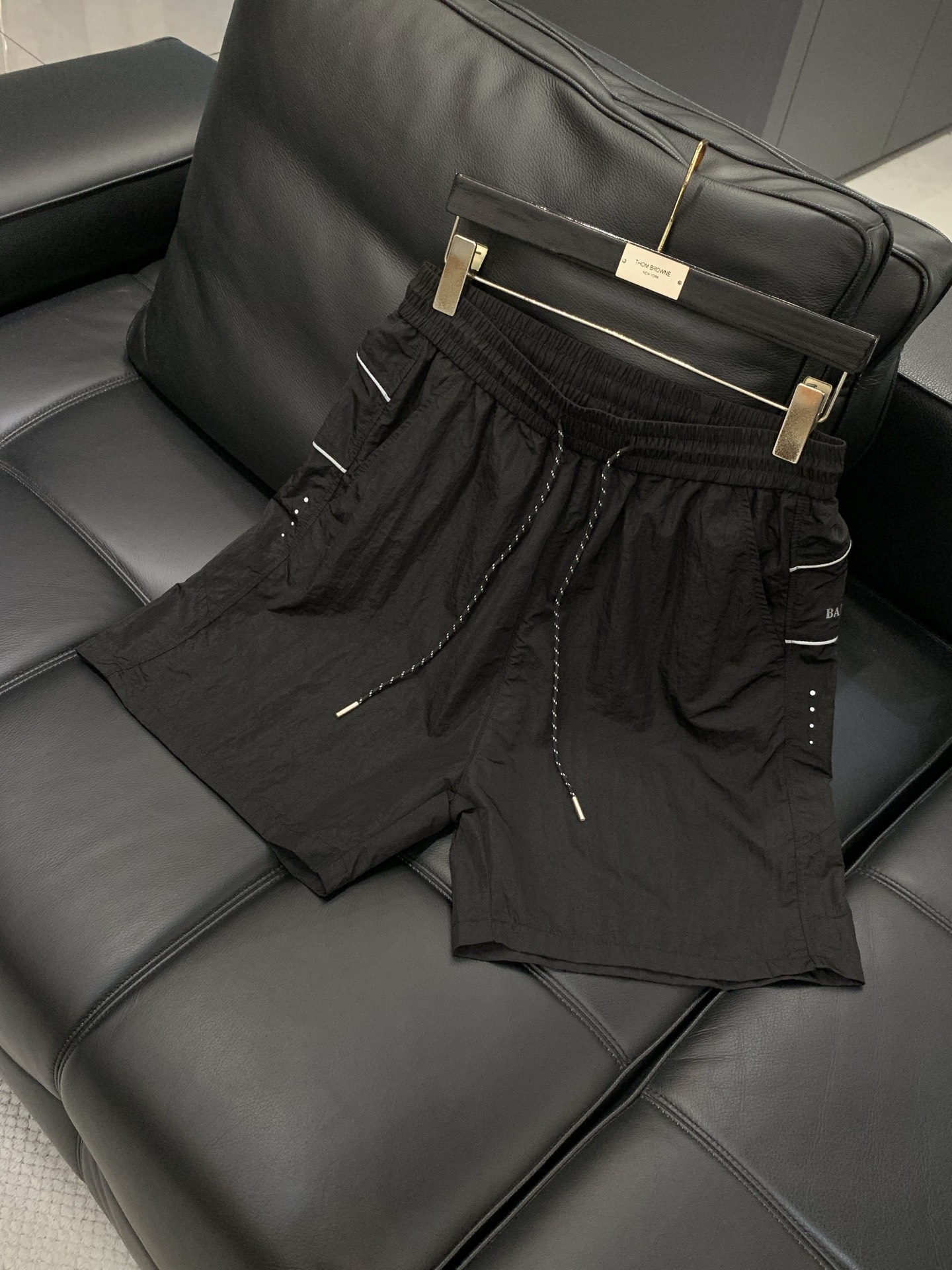 Balenciaga 巴黎世家，2026夏季最新品，专柜同步有售，原单狠货，时尚休闲短裤，进口原版面料，
