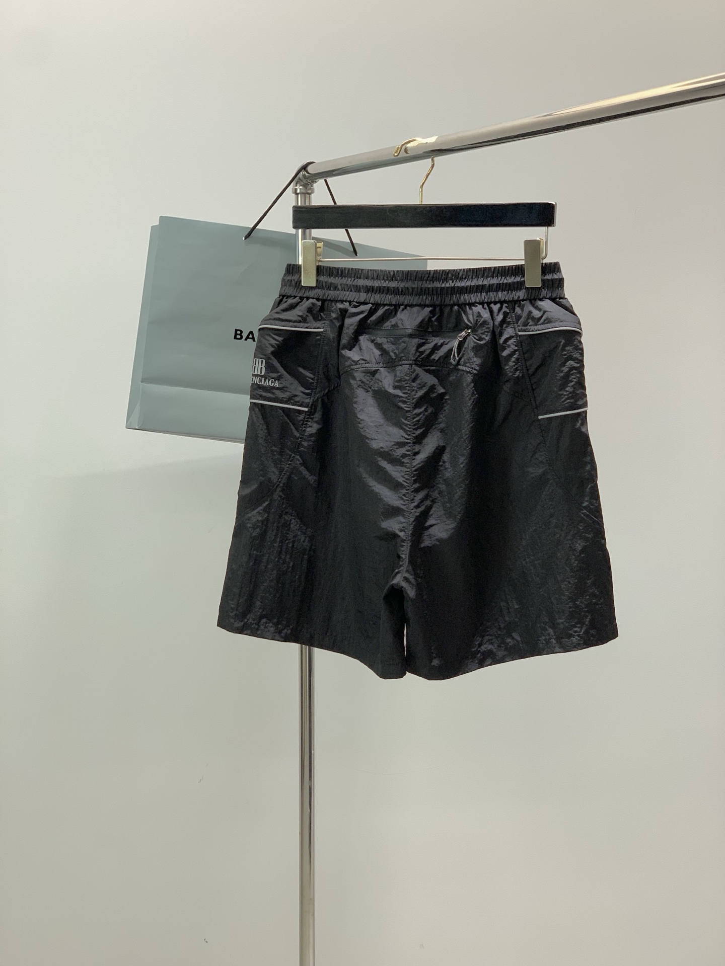 Balenciaga 巴黎世家，2026夏季最新品，专柜同步有售，原单狠货，时尚休闲短裤，进口原版面料，