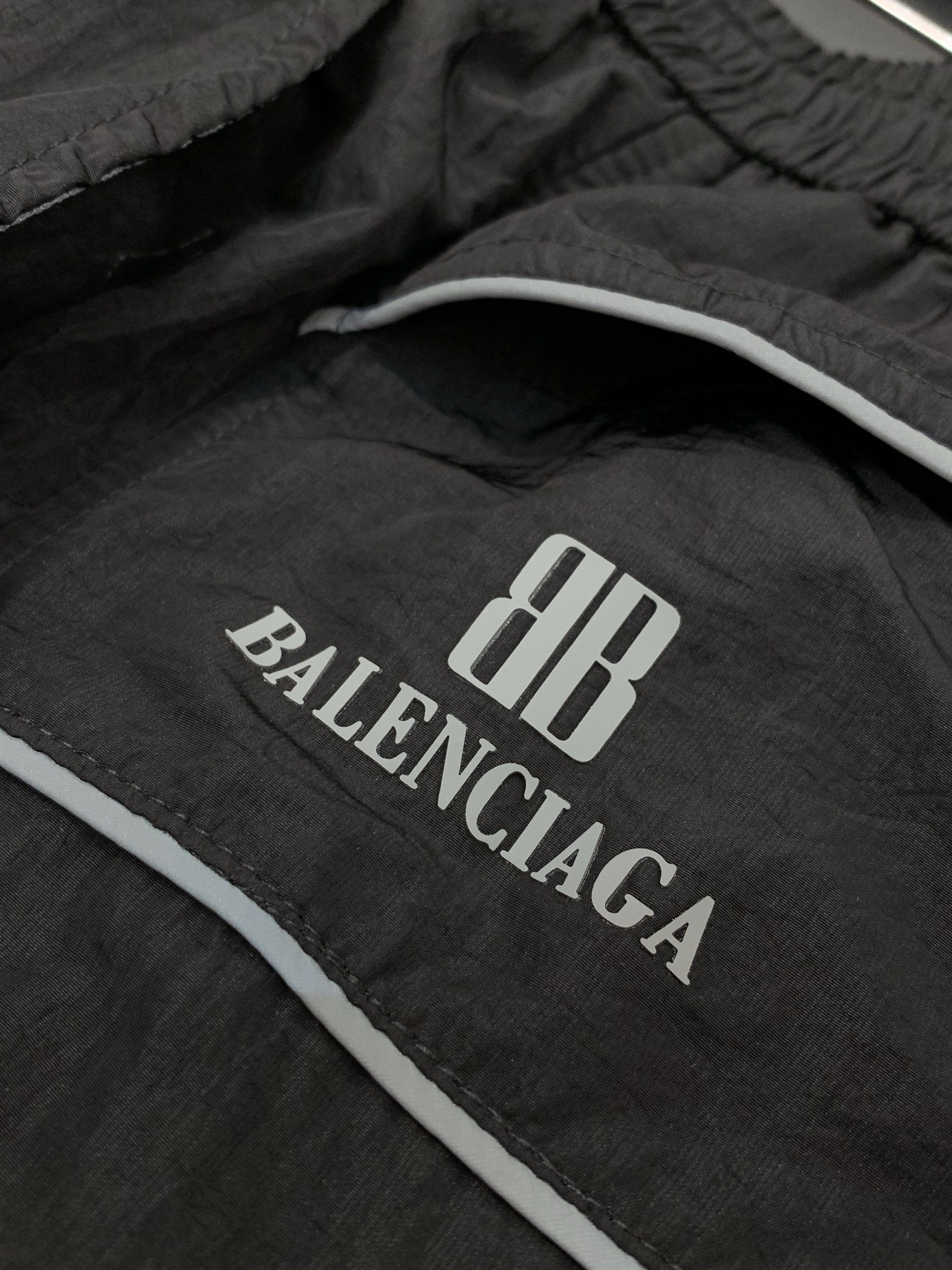 Balenciaga 巴黎世家，2026夏季最新品，专柜同步有售，原单狠货，时尚休闲短裤，进口原版面料，