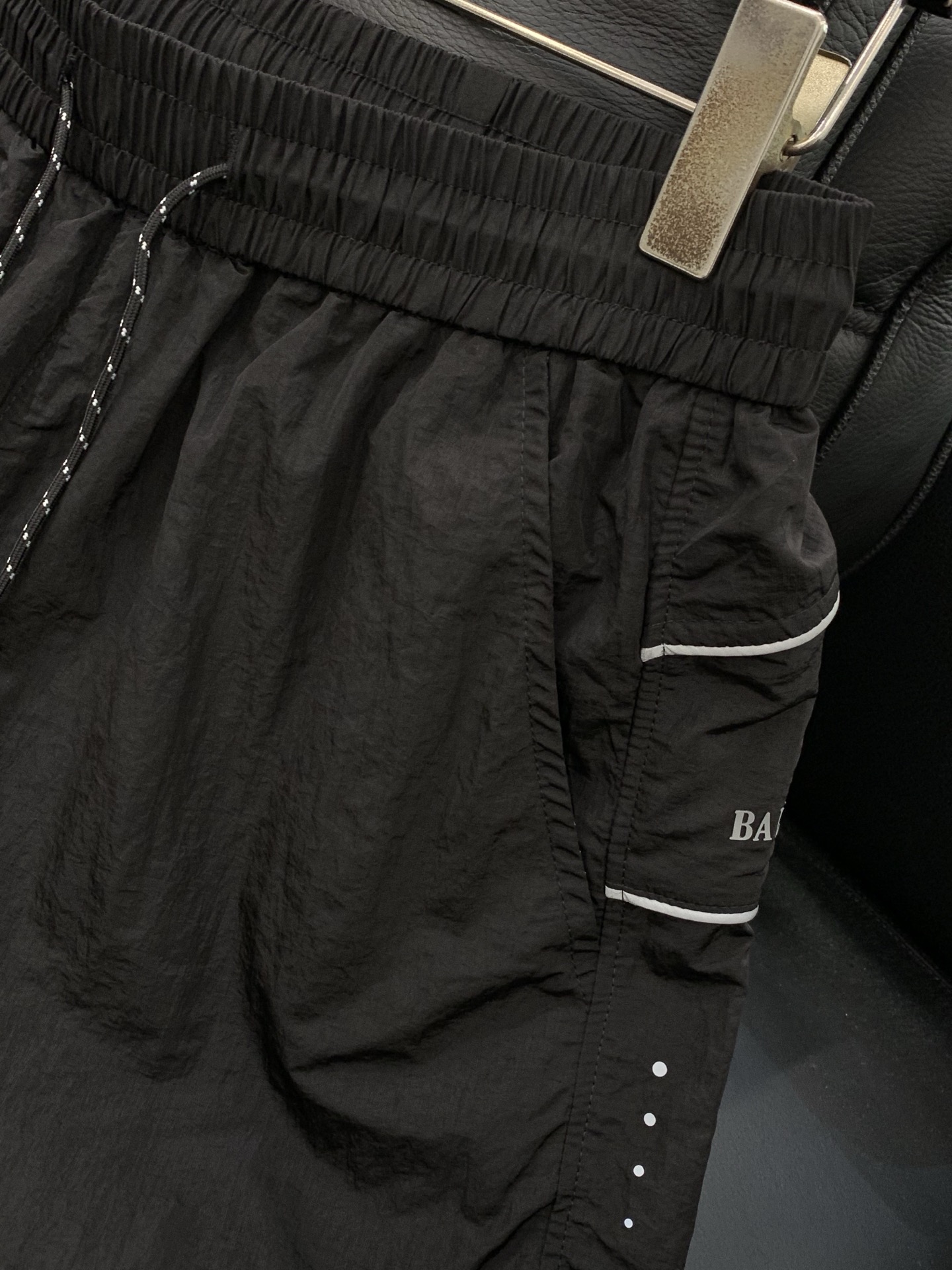 Balenciaga 巴黎世家，2026夏季最新品，专柜同步有售，原单狠货，时尚休闲短裤，进口原版面料，