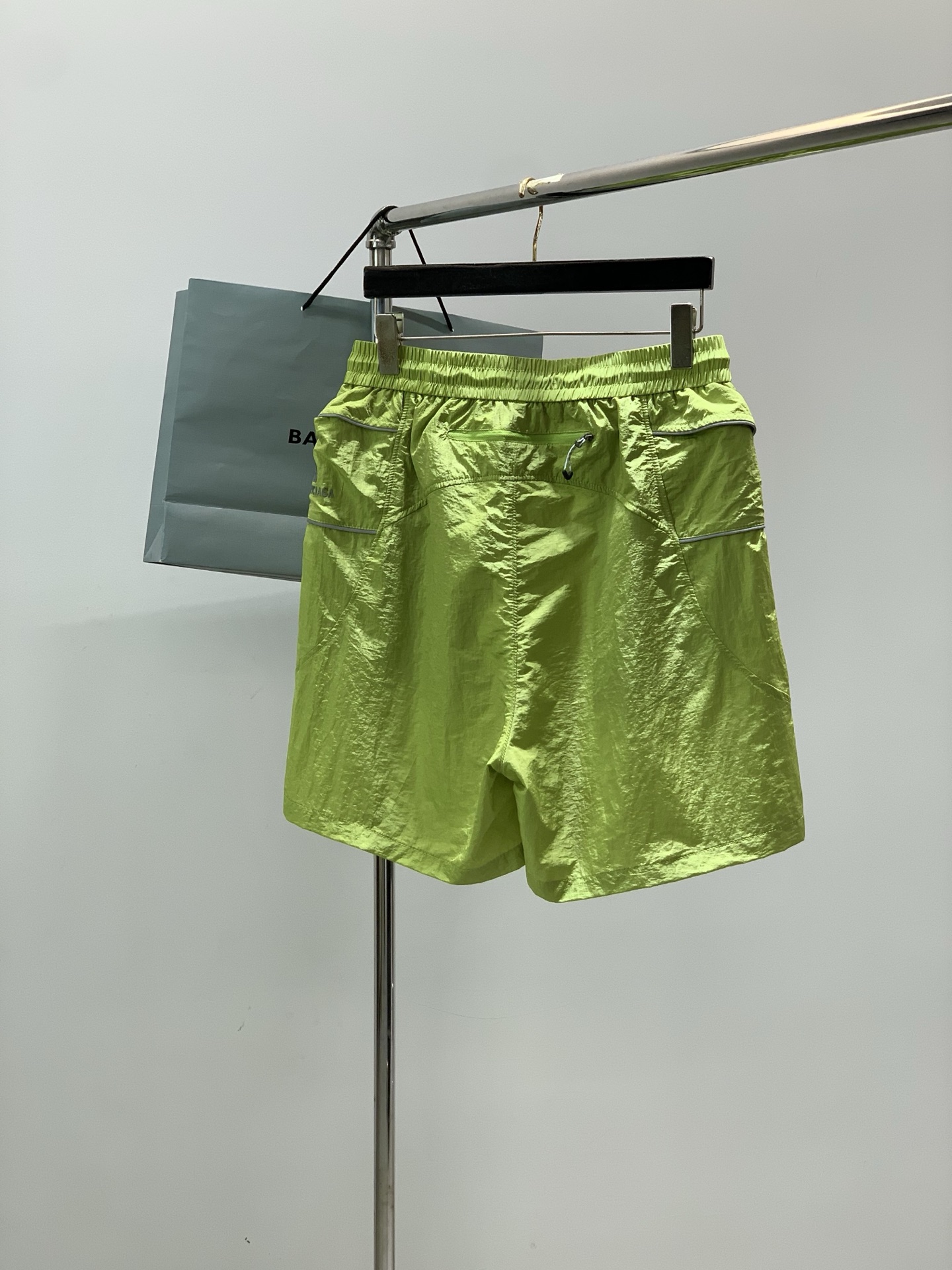 Balenciaga 巴黎世家，2026夏季最新品，专柜同步有售，原单狠货，时尚休闲短裤，进口原版面料，