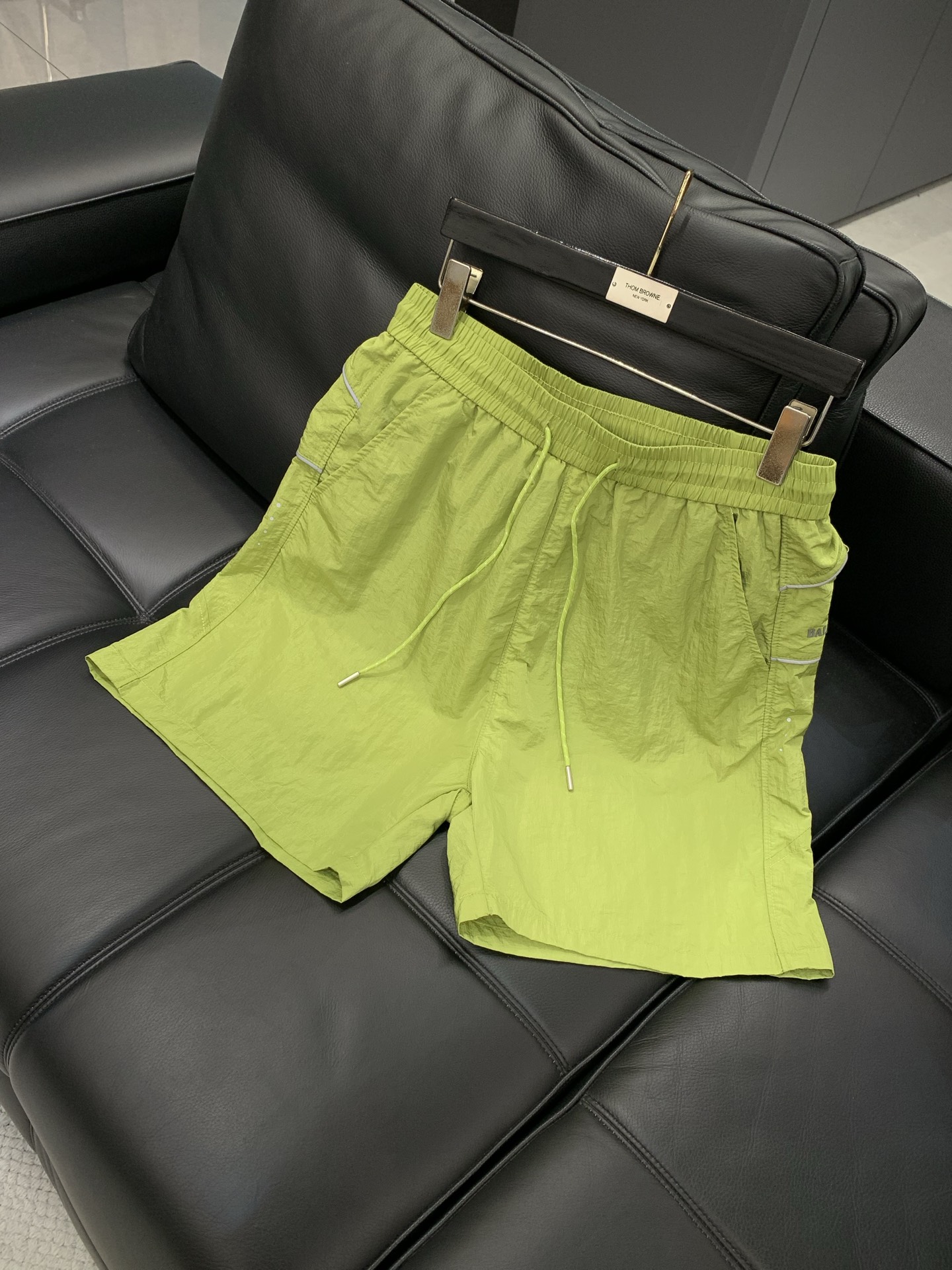 Balenciaga 巴黎世家，2026夏季最新品，专柜同步有售，原单狠货，时尚休闲短裤，进口原版面料，