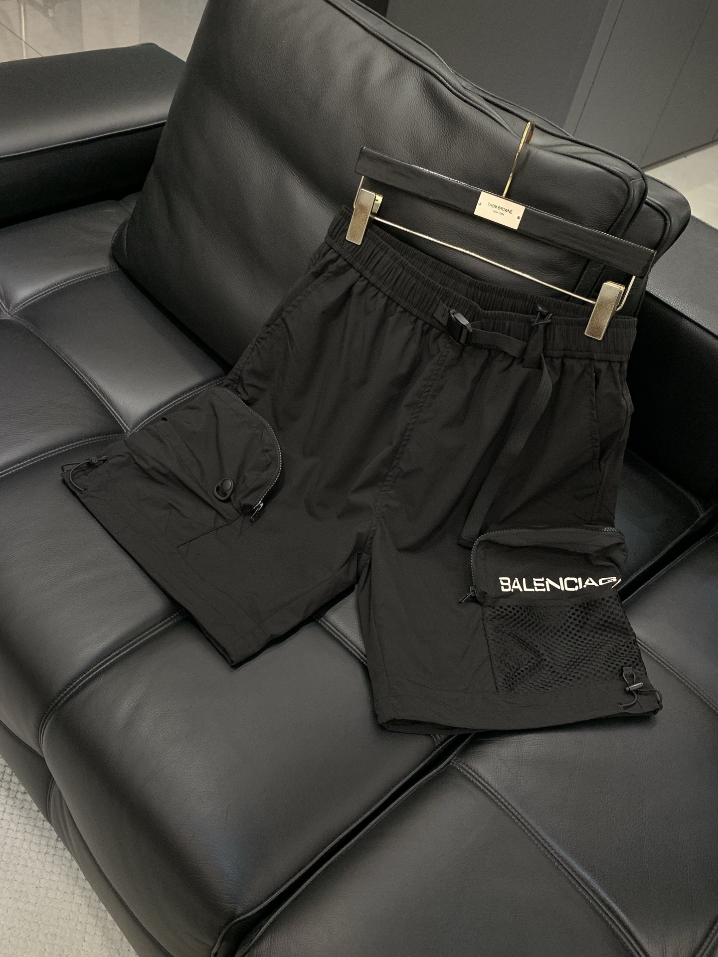 Balenciaga 巴黎世家，2026夏季最新品，专柜同步有售，原单狠货，时尚休闲短裤，进口原版面料，