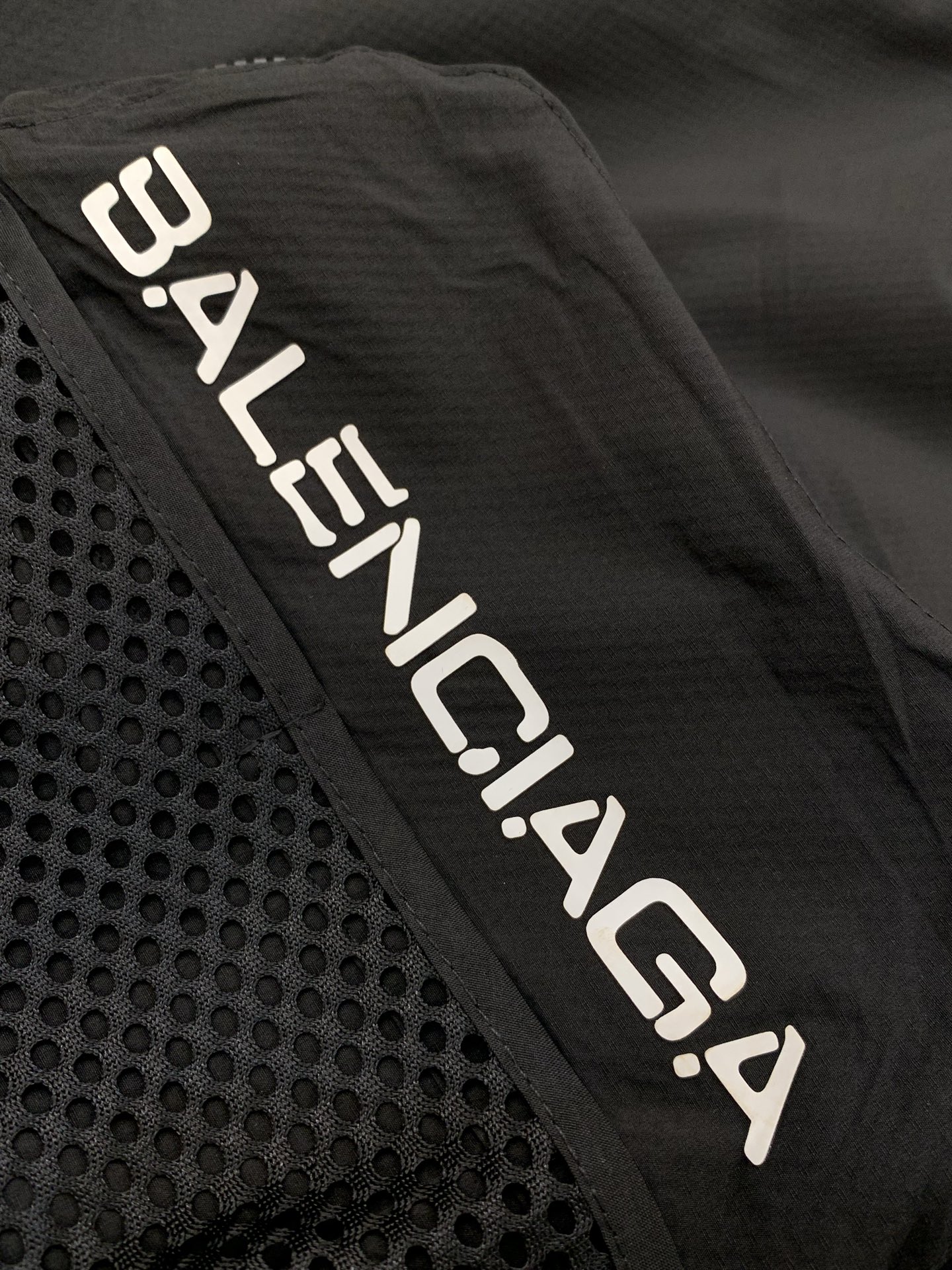 Balenciaga 巴黎世家，2026夏季最新品，专柜同步有售，原单狠货，时尚休闲短裤，进口原版面料，