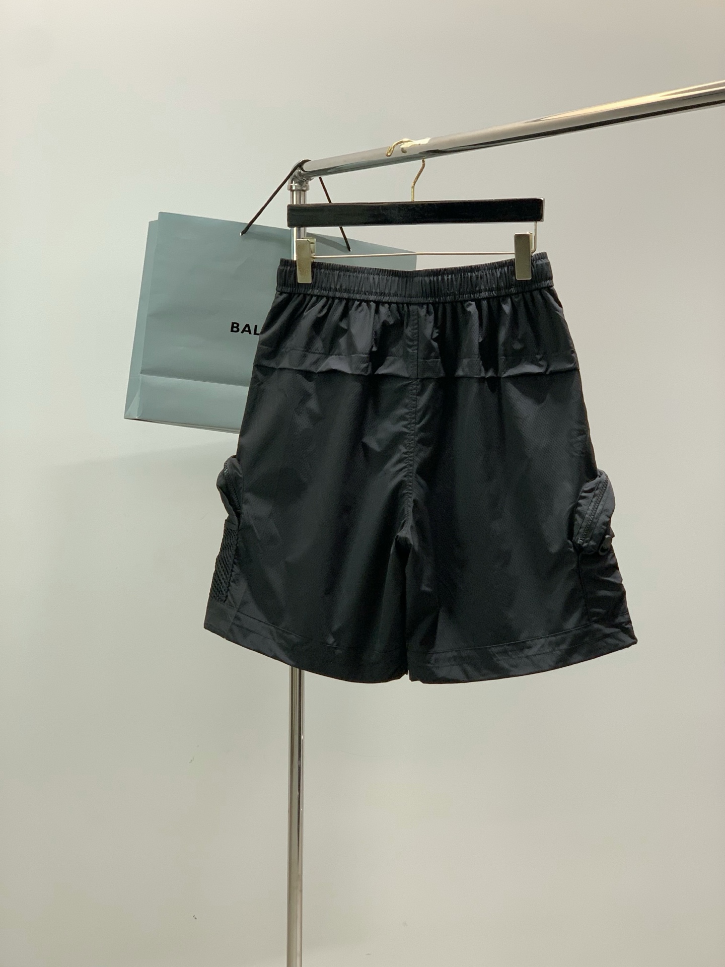 Balenciaga 巴黎世家，2026夏季最新品，专柜同步有售，原单狠货，时尚休闲短裤，进口原版面料，