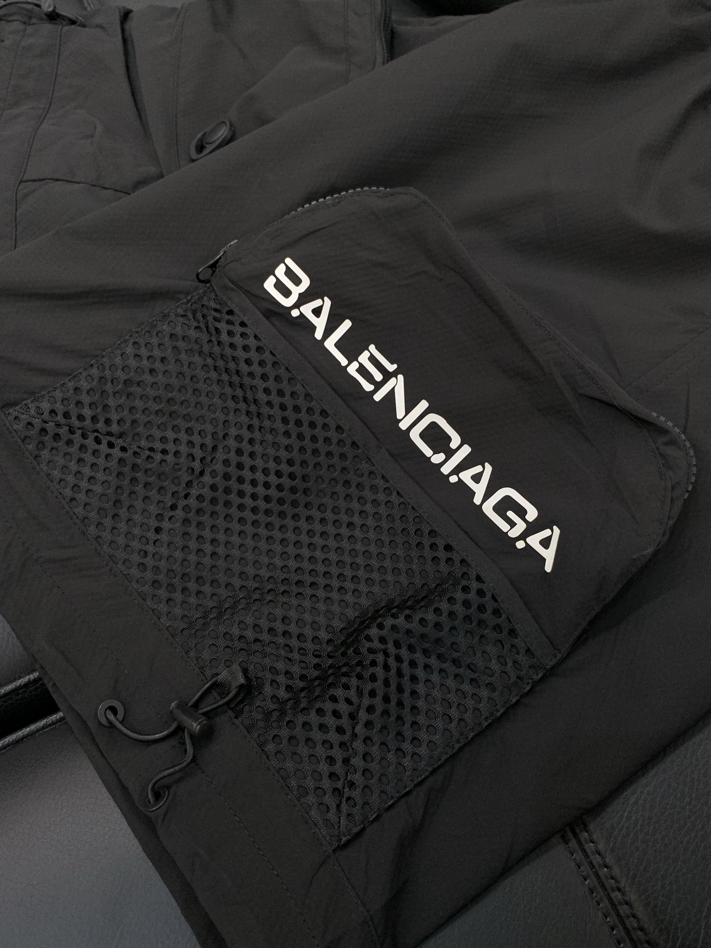 Balenciaga 巴黎世家，2026夏季最新品，专柜同步有售，原单狠货，时尚休闲短裤，进口原版面料，