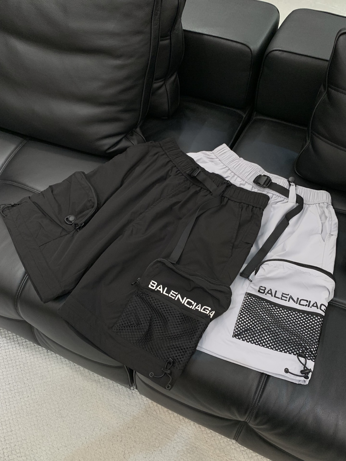 Balenciaga 巴黎世家，2026夏季最新品，专柜同步有售，原单狠货，时尚休闲短裤，进口原版面料，