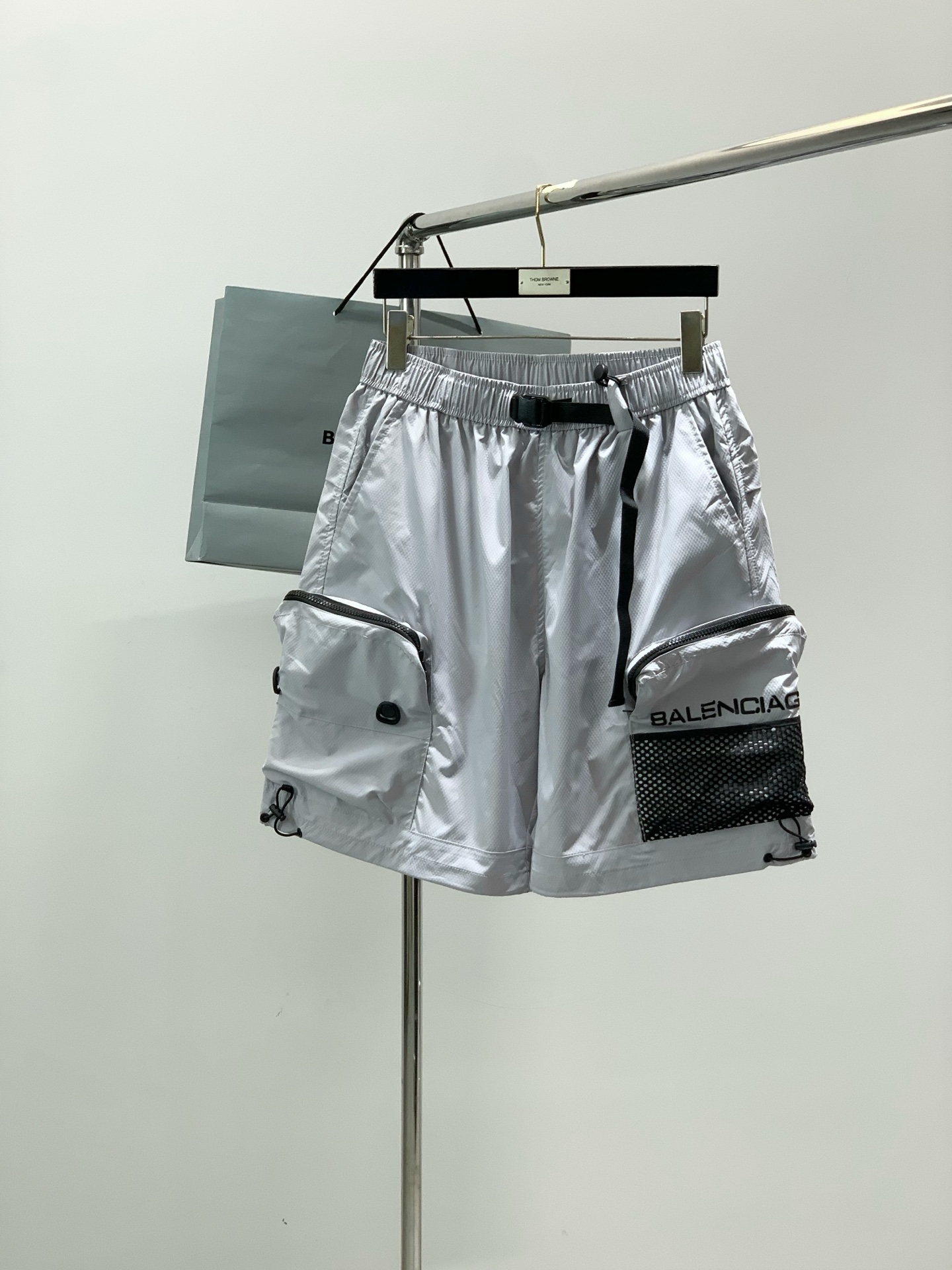 Balenciaga 巴黎世家，2026夏季最新品，专柜同步有售，原单狠货，时尚休闲短裤，进口原版面料，