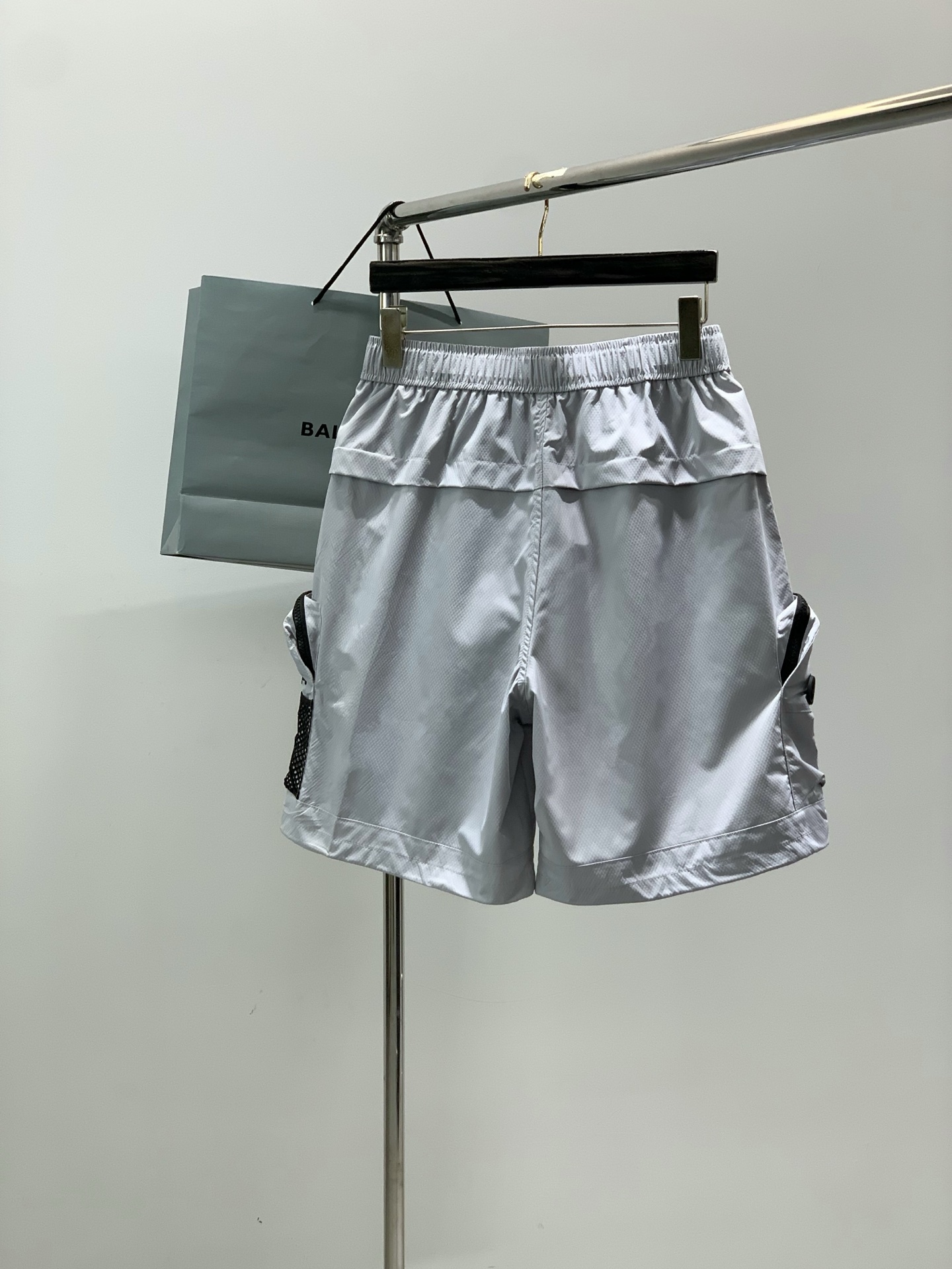 Balenciaga 巴黎世家，2026夏季最新品，专柜同步有售，原单狠货，时尚休闲短裤，进口原版面料，