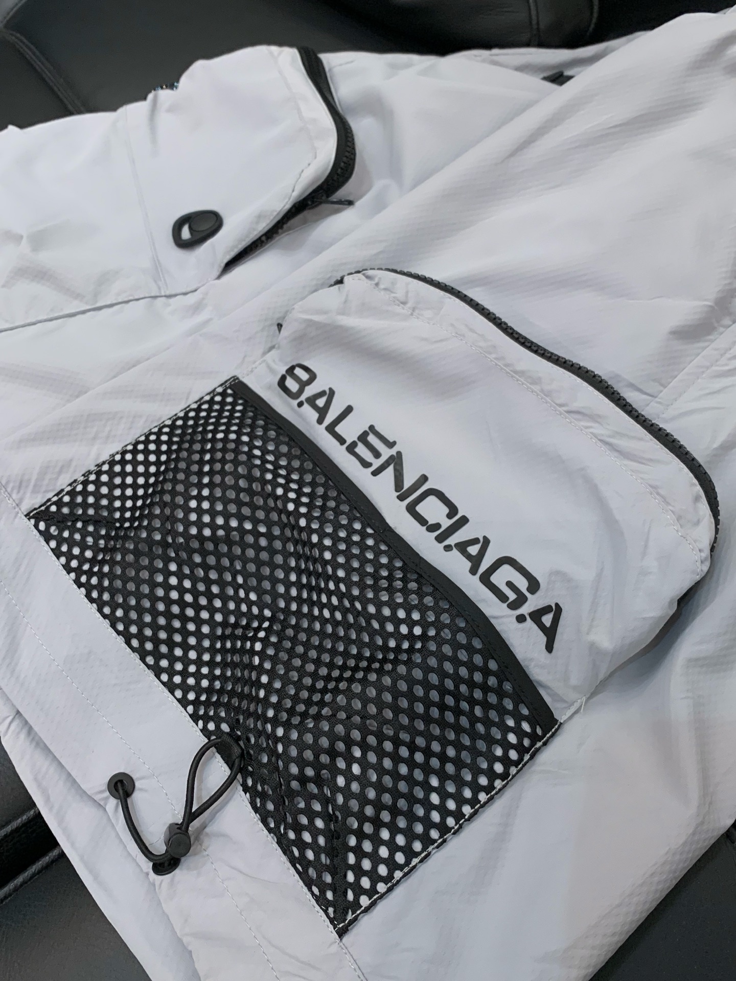 Balenciaga 巴黎世家，2026夏季最新品，专柜同步有售，原单狠货，时尚休闲短裤，进口原版面料，