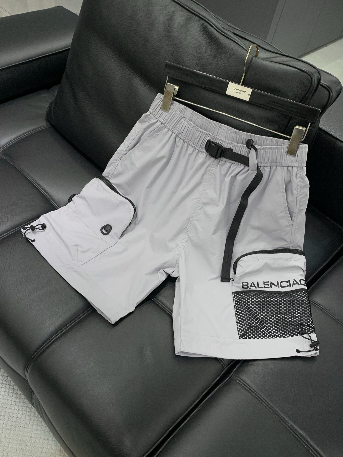 Balenciaga 巴黎世家，2026夏季最新品，专柜同步有售，原单狠货，时尚休闲短裤，进口原版面料，