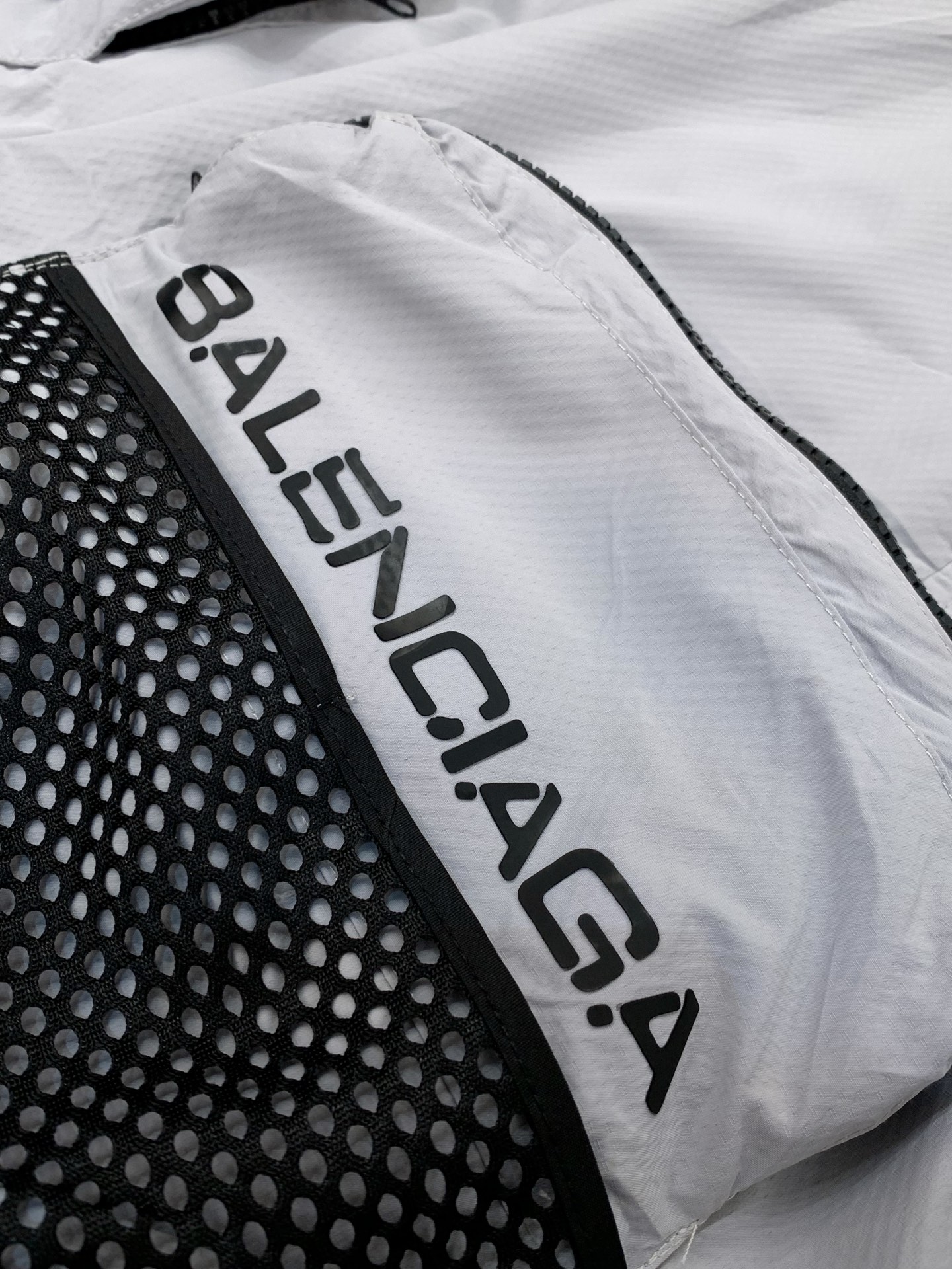 Balenciaga 巴黎世家，2026夏季最新品，专柜同步有售，原单狠货，时尚休闲短裤，进口原版面料，