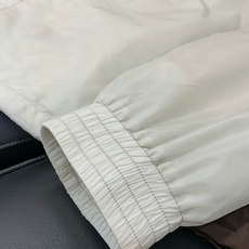 PRADA 普拉达,2026春秋最新品,专柜同步有售,时尚休闲立领夹克外套,进口原版面料,做工极为复杂, PRADA 普拉达,2026春秋最新品,专柜同步有售,时尚休闲立领夹克外套,进口原版面料,做工极为复杂,