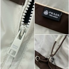 PRADA 普拉达,2026春秋最新品,专柜同步有售,时尚休闲立领夹克外套,进口原版面料,做工极为复杂, PRADA 普拉达,2026春秋最新品,专柜同步有售,时尚休闲立领夹克外套,进口原版面料,做工极为复杂,