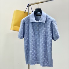 LouisVuitton 路易威登,2026春秋最新款,专柜同步有售,原单狠货,时尚休闲翻领短袖T恤,上 LouisVuitton 路易威登,2026春秋最新款,专柜同步有售,原单狠货,时尚休闲翻领短袖T恤,上