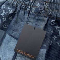 LouisVuitton 路易威登,2026夏季最新款,专柜同步有售,原单狠货,时尚休闲水洗牛仔短裤,上 LouisVuitton 路易威登,2026夏季最新款,专柜同步有售,原单狠货,时尚休闲水洗牛仔短裤,上