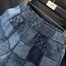 LouisVuitton 路易威登,2026夏季最新款,专柜同步有售,原单狠货,时尚休闲水洗牛仔短裤,上 LouisVuitton 路易威登,2026夏季最新款,专柜同步有售,原单狠货,时尚休闲水洗牛仔短裤,上