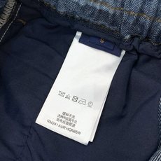 LouisVuitton 路易威登,2026夏季最新款,专柜同步有售,原单狠货,时尚休闲水洗牛仔短裤,上 LouisVuitton 路易威登,2026夏季最新款,专柜同步有售,原单狠货,时尚休闲水洗牛仔短裤,上