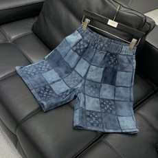 LouisVuitton 路易威登,2026夏季最新款,专柜同步有售,原单狠货,时尚休闲水洗牛仔短裤,上 LouisVuitton 路易威登,2026夏季最新款,专柜同步有售,原单狠货,时尚休闲水洗牛仔短裤,上