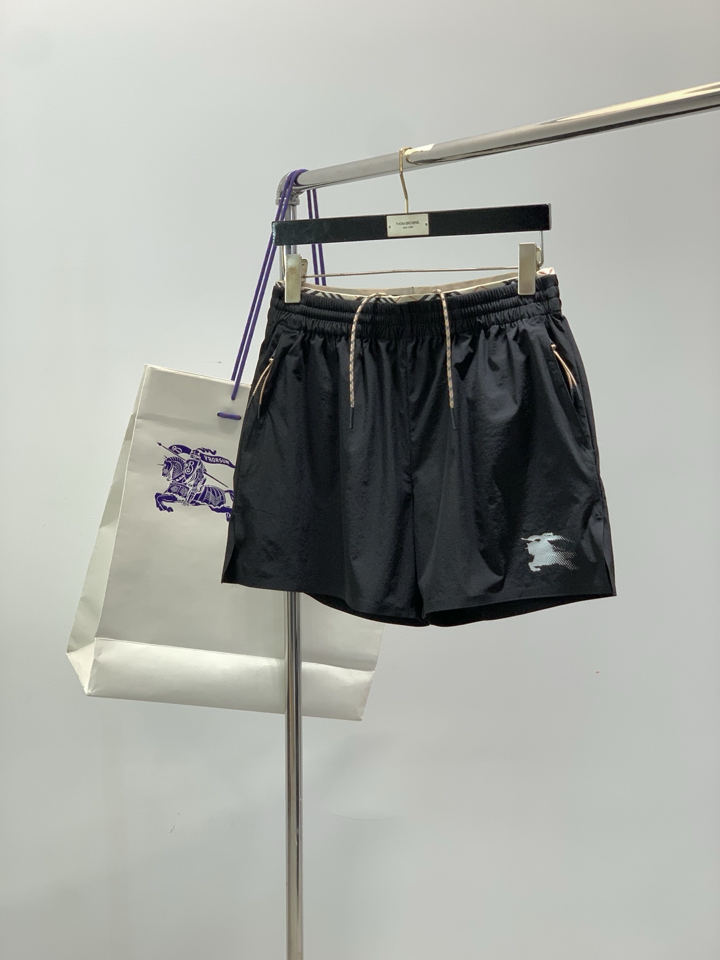 Burberry 巴宝莉，2026夏季最新品，专柜同步有售，原单狠货，时尚休闲短裤，进口原版面料，上身舒