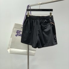Burberry 巴宝莉,2026夏季最新品,专柜同步有售,原单狠货,时尚休闲短裤,进口原版面料,上身舒 Burberry 巴宝莉,2026夏季最新品,专柜同步有售,原单狠货,时尚休闲短裤,进口原版面料,上身舒