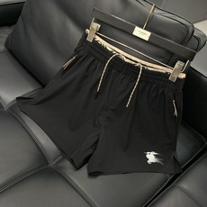 Burberry 巴宝莉,2026夏季最新品,专柜同步有售,原单狠货,时尚休闲短裤,进口原版面料,上身舒 Burberry 巴宝莉,2026夏季最新品,专柜同步有售,原单狠货,时尚休闲短裤,进口原版面料,上身舒