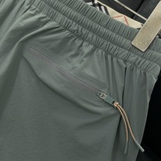 Burberry 巴宝莉,2026夏季最新品,专柜同步有售,原单狠货,时尚休闲短裤,进口原版面料,上身舒 Burberry 巴宝莉,2026夏季最新品,专柜同步有售,原单狠货,时尚休闲短裤,进口原版面料,上身舒