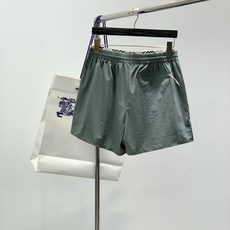 Burberry 巴宝莉,2026夏季最新品,专柜同步有售,原单狠货,时尚休闲短裤,进口原版面料,上身舒 Burberry 巴宝莉,2026夏季最新品,专柜同步有售,原单狠货,时尚休闲短裤,进口原版面料,上身舒